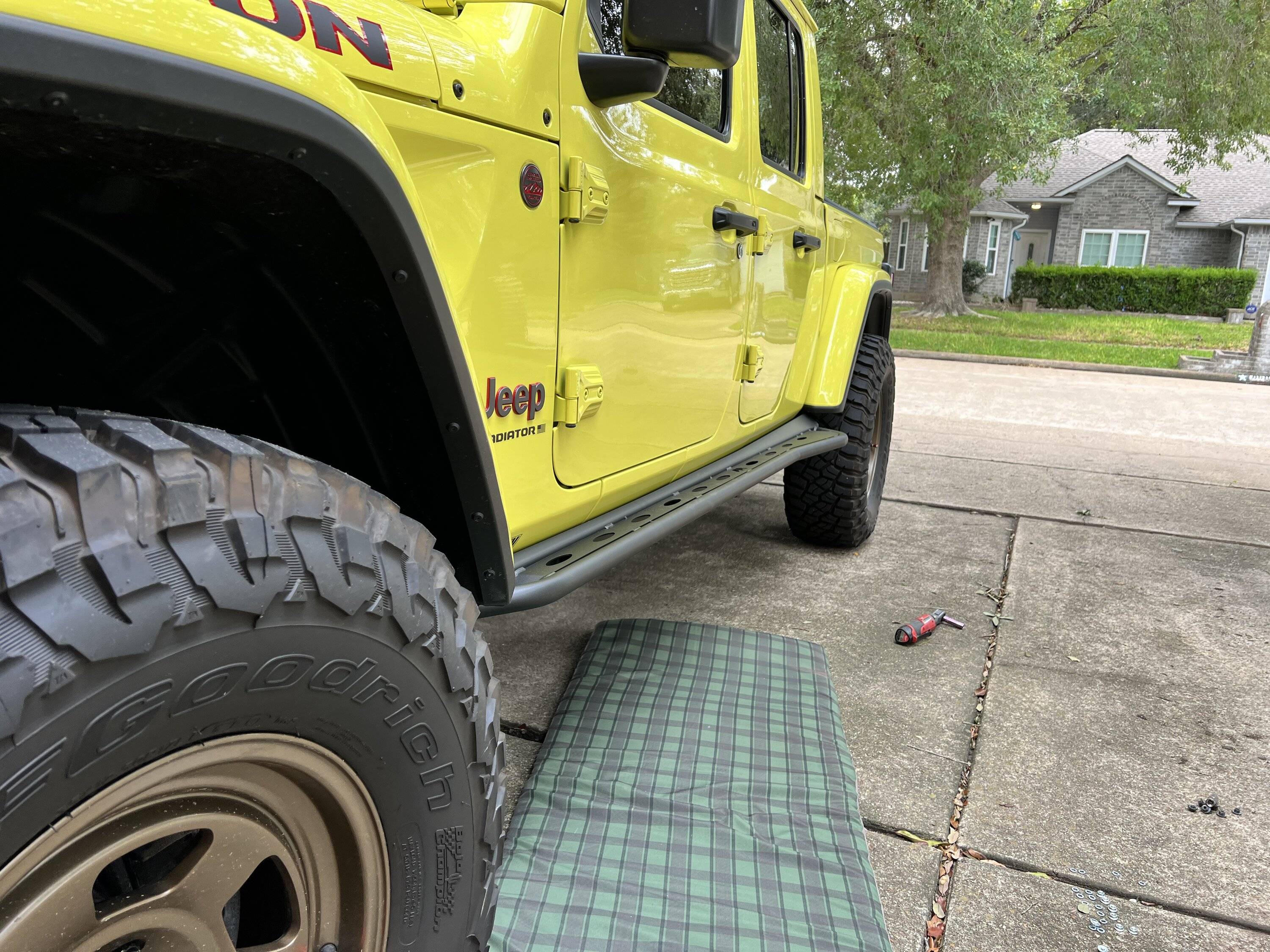 Jeep Gladiator HIGH VELOCITY YELLOW Gladiator JT Club B8F220F5-C354-46C1-BBEC-FA881EEBCFE0