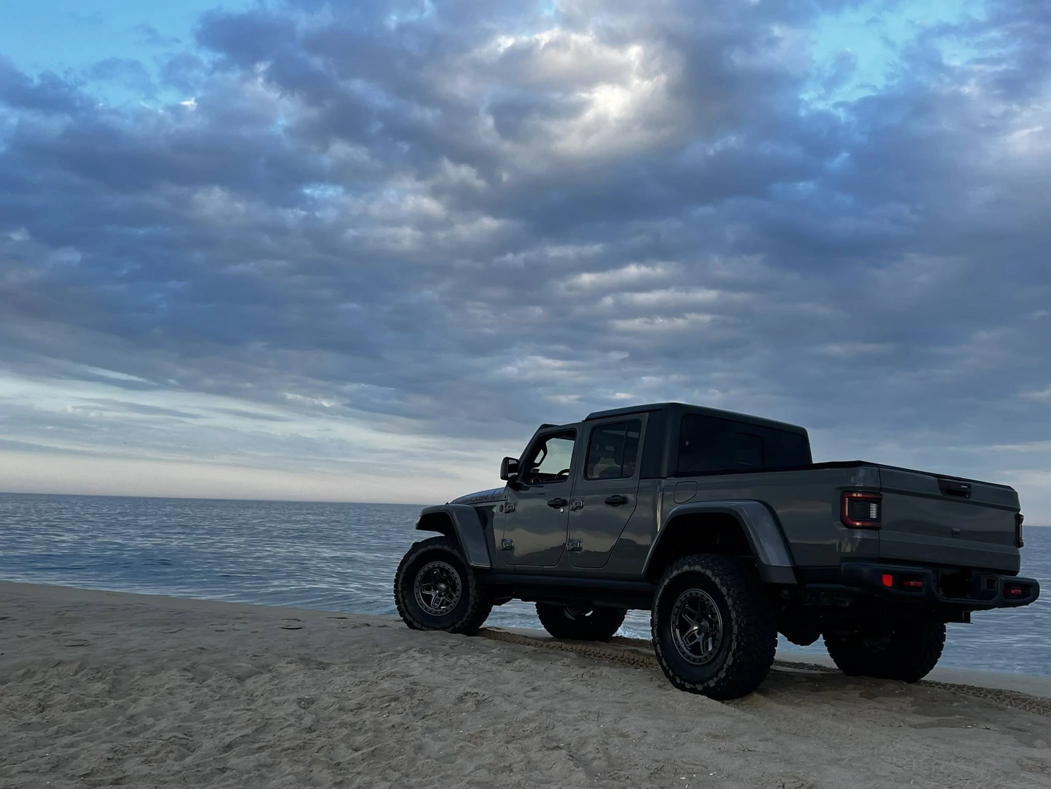Jeep Gladiator Anyone remove gladiator tailgate badge D243B5C1-5CAC-47DB-8AED-E2CDF3D45D4F