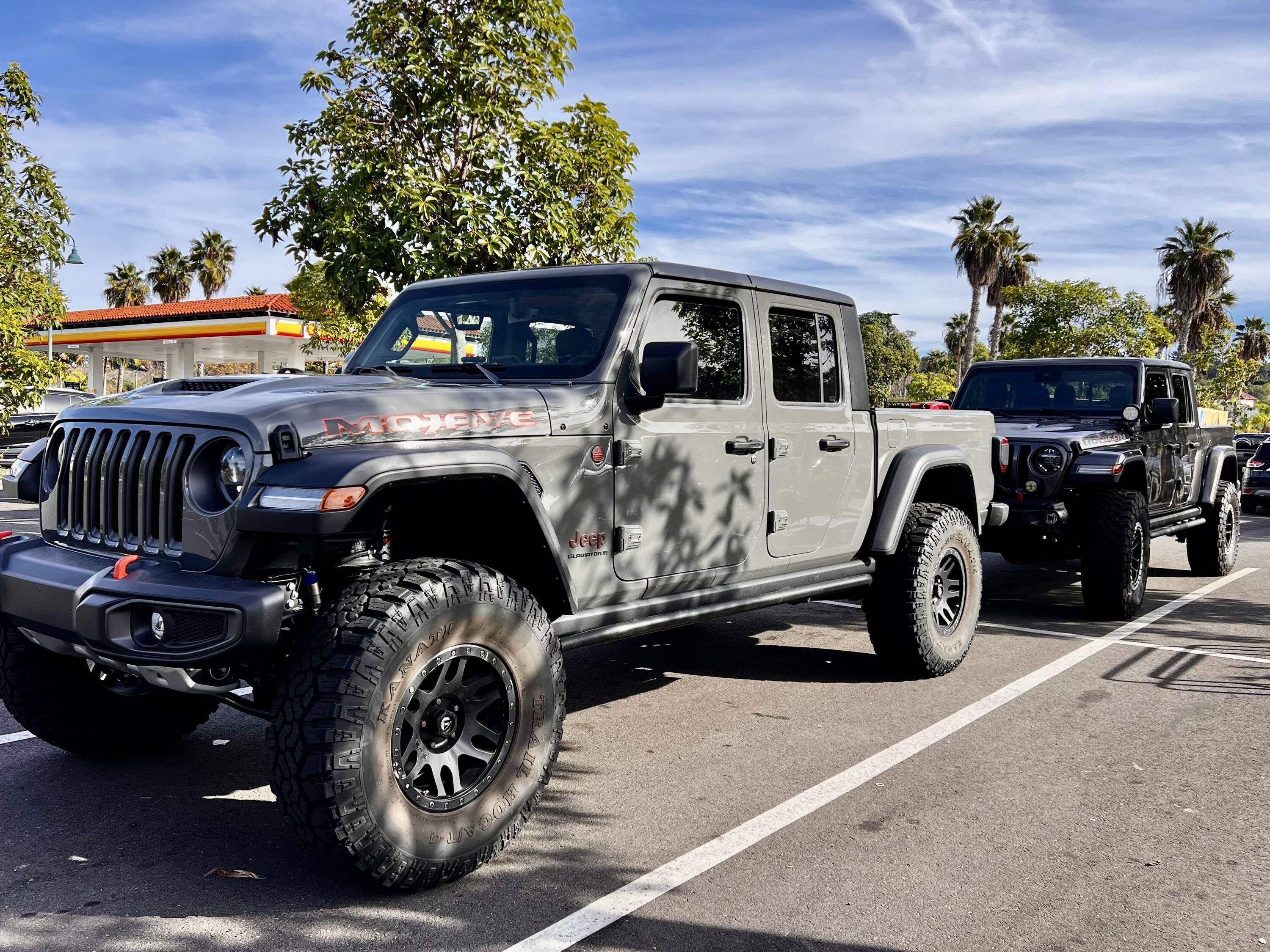 Jeep Gladiator Jeeps Parking Next To Jeeps IMG_6391
