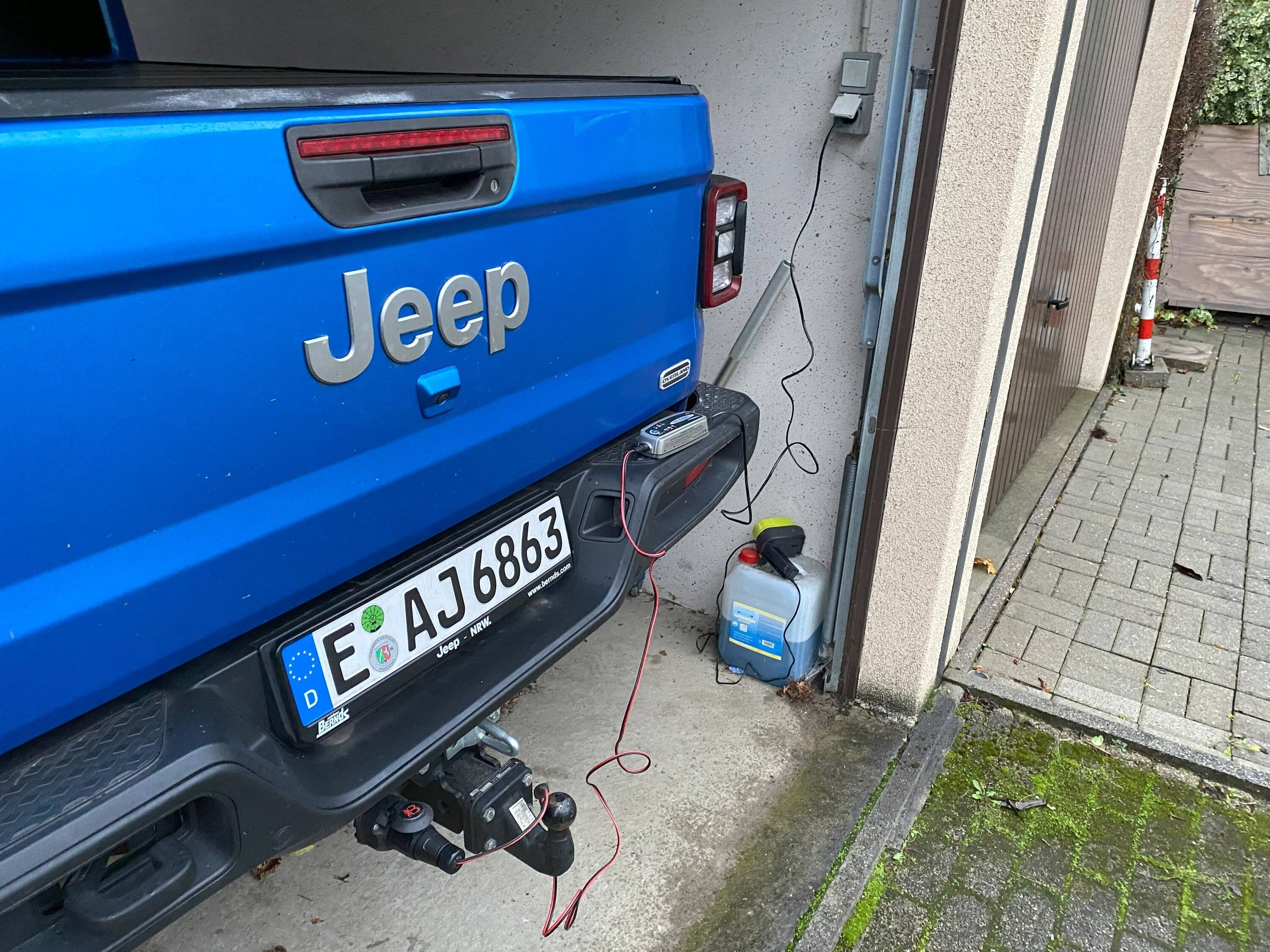 Jeep Gladiator Alternative battery tendering IMG_4807