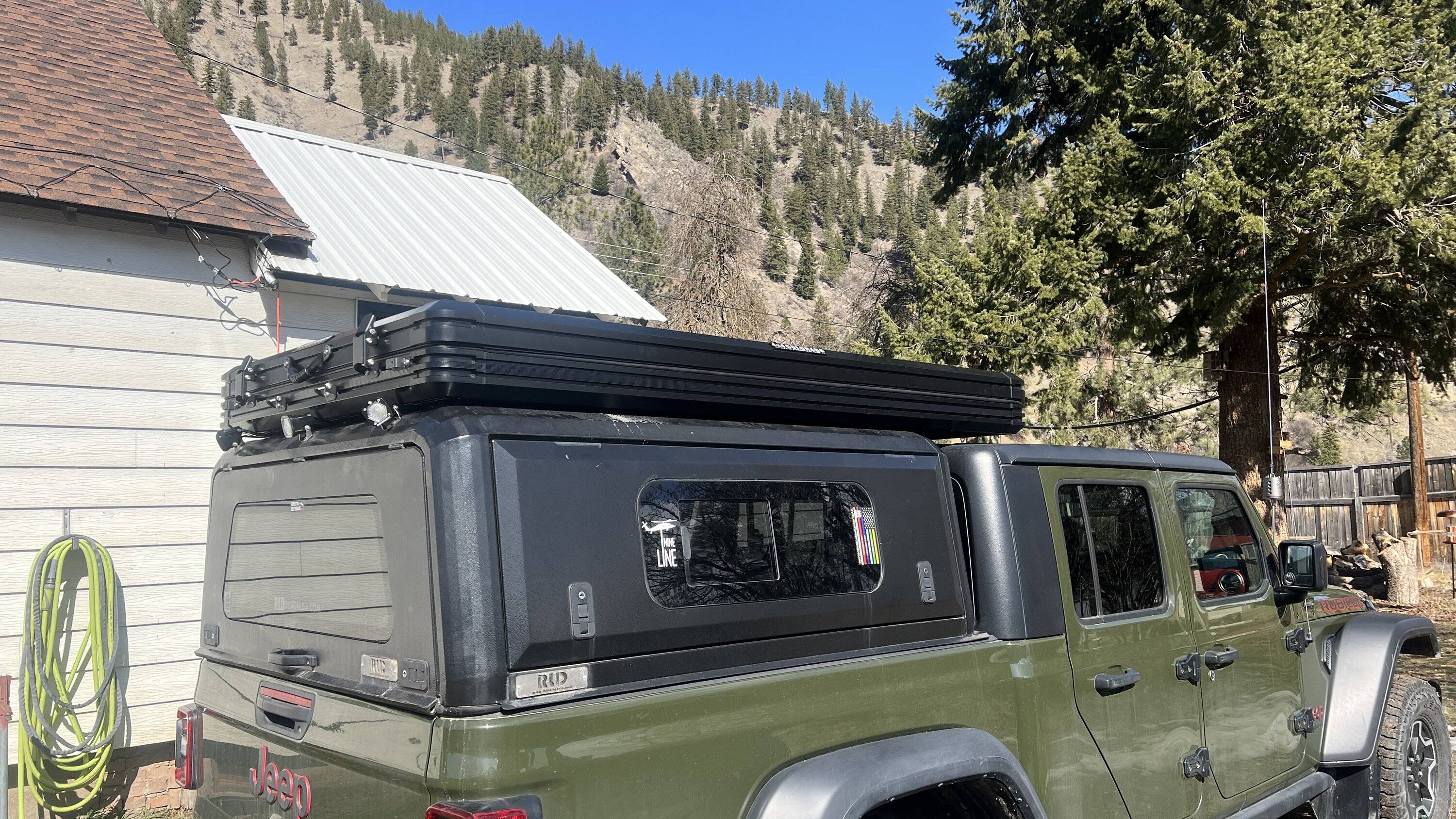Jeep Gladiator honeycomb aluminum in base and roof of RTT's IMG_0190