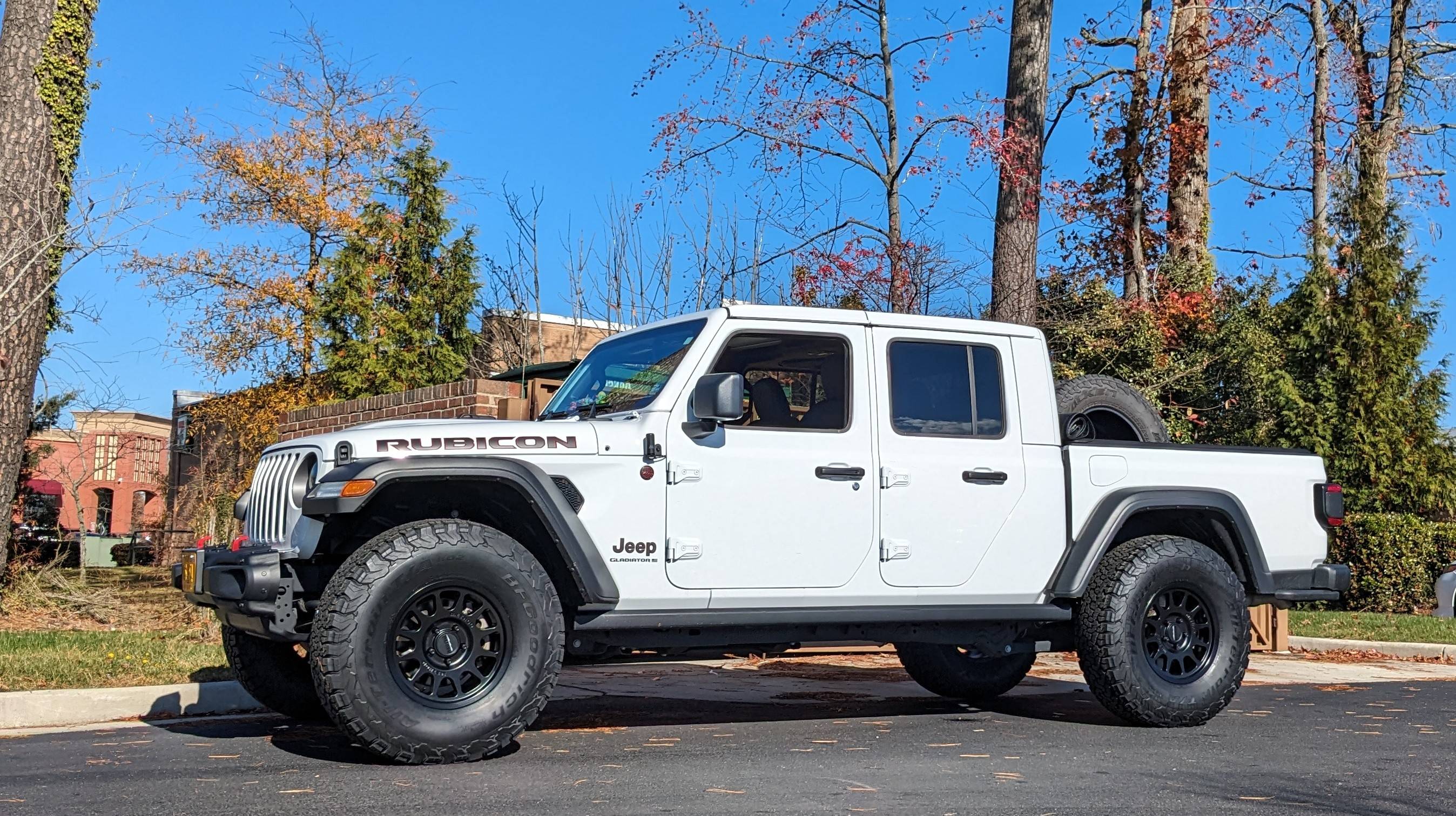 Jeep Gladiator That “tuck” though! - 37" BFG KO2 C with +25 mm Method Wheels - No Lift PXL_20231127_162751751
