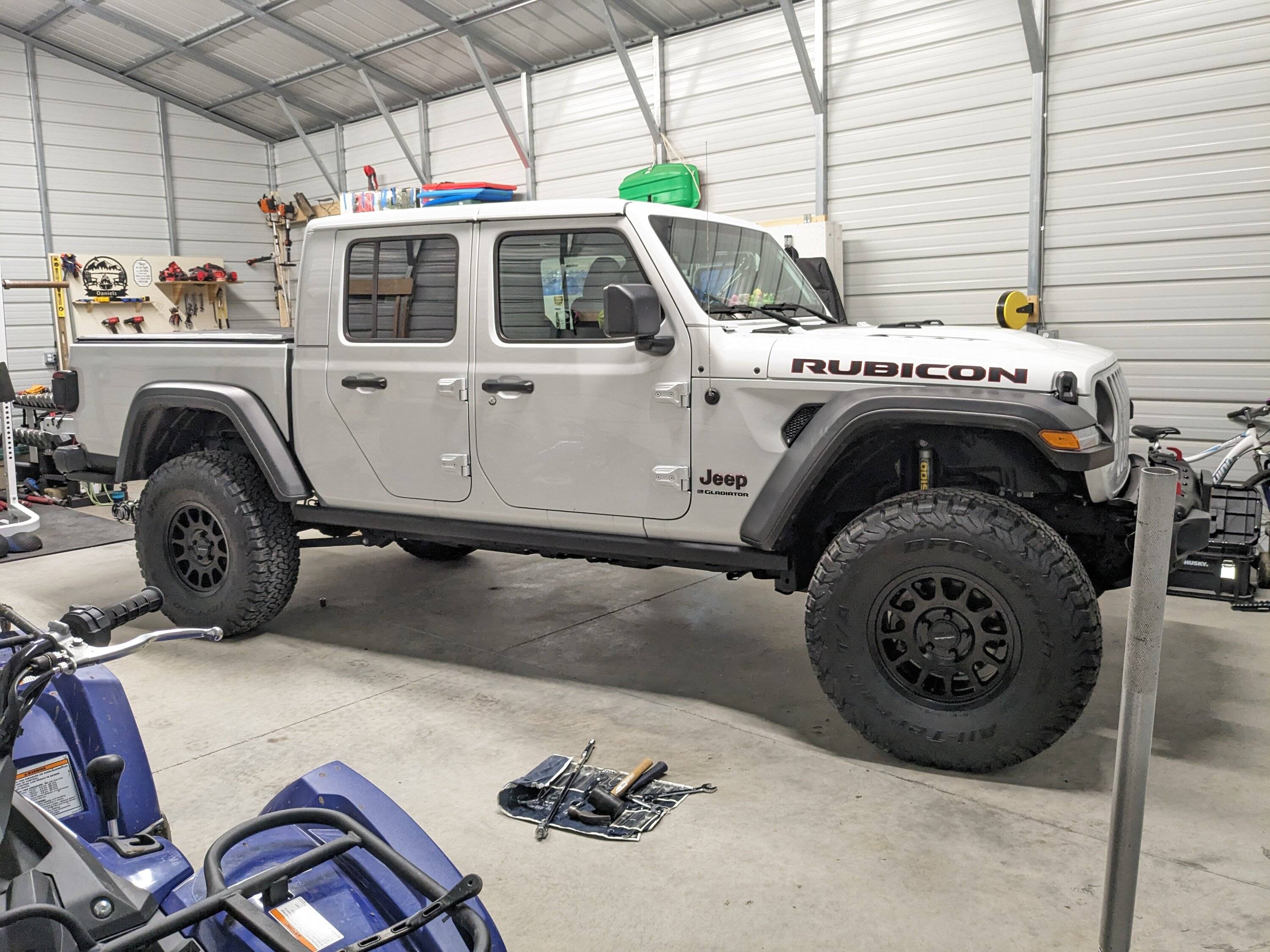 Jeep Gladiator That “tuck” though! - 37" BFG KO2 C with +25 mm Method Wheels - No Lift PXL_20231128_235426587