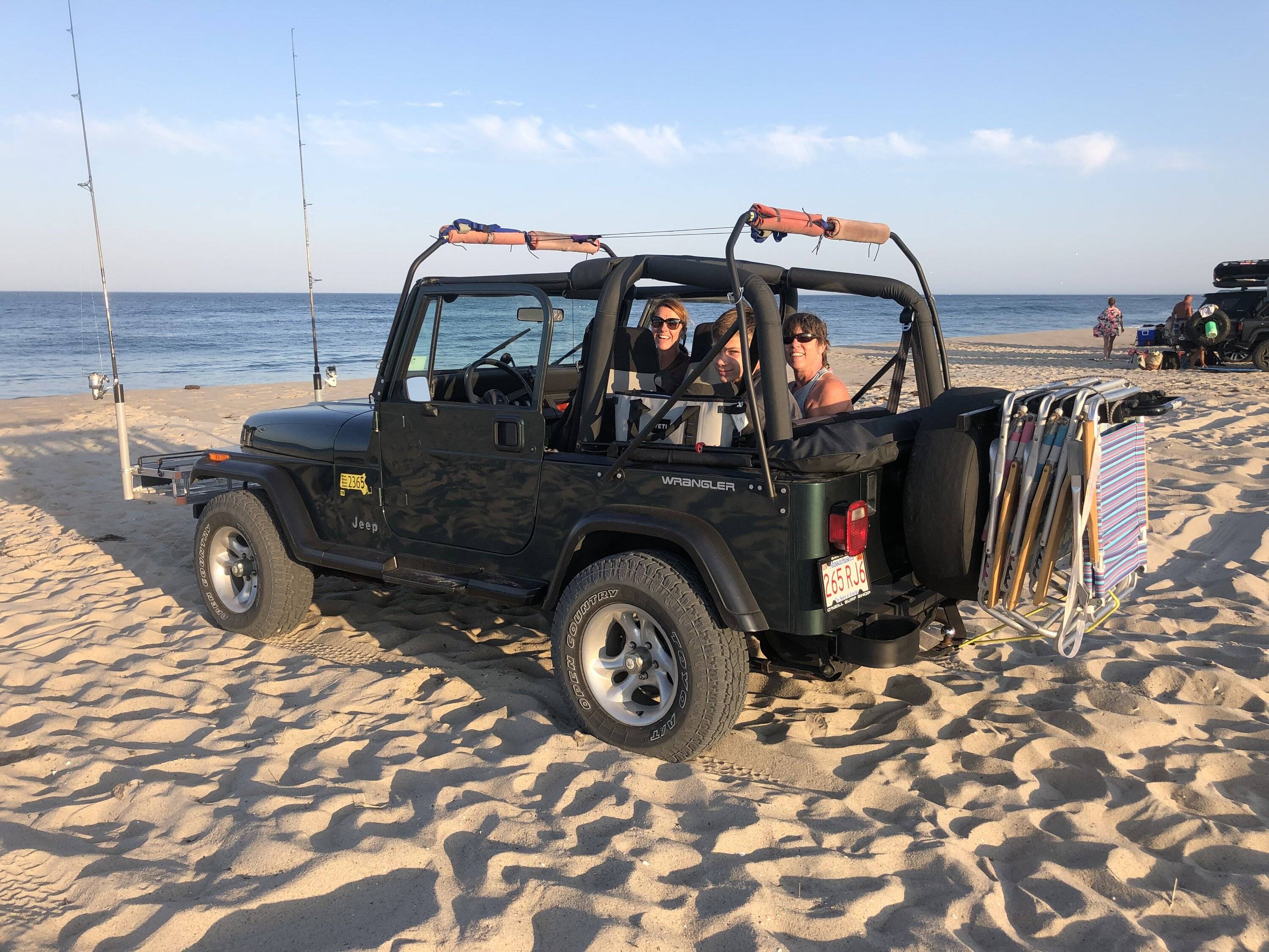 Jeep Gladiator Anyone use a Cargo Carrier Hitch Basket? 1701284103844