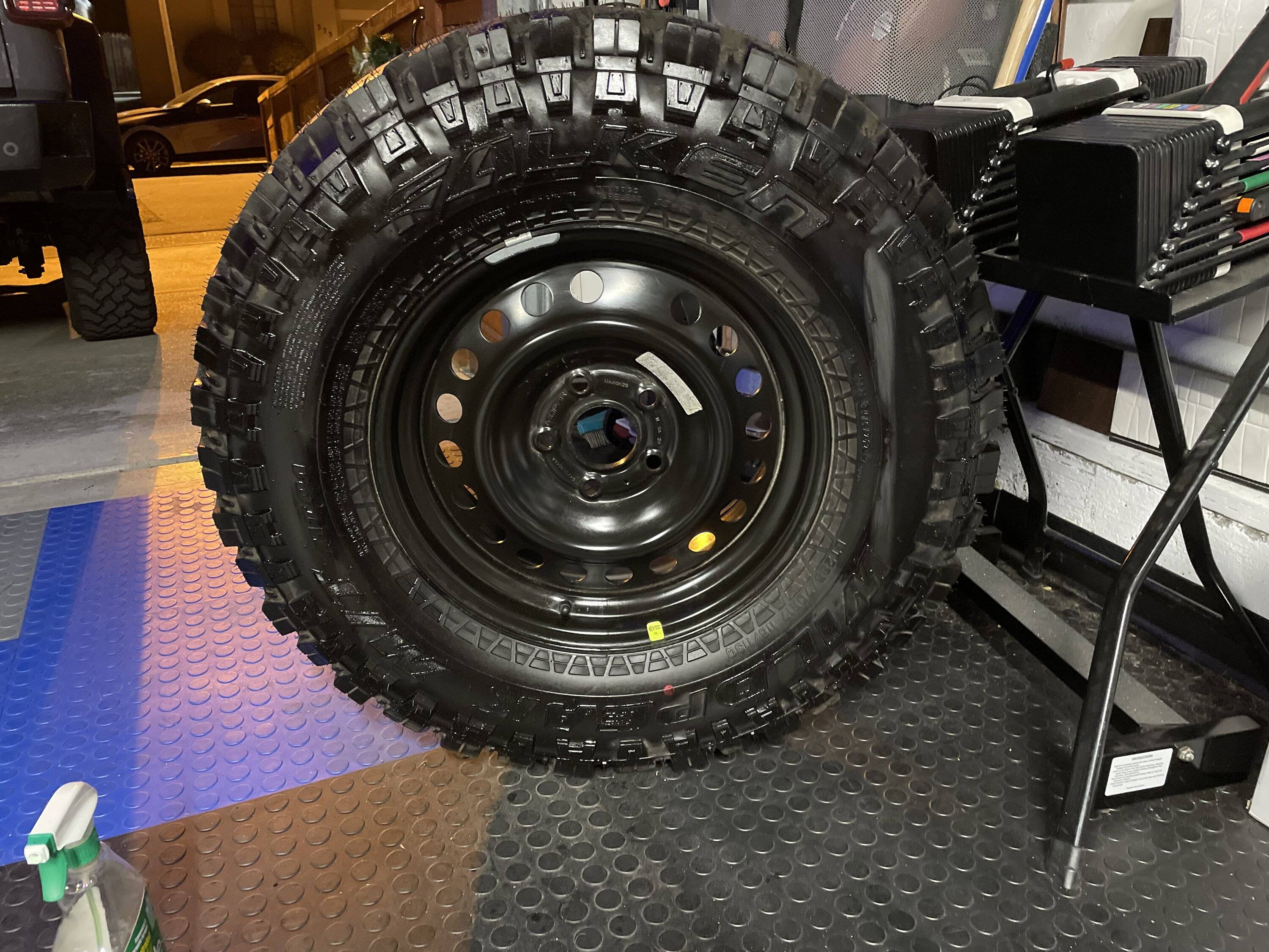 Jeep Gladiator 5 OEM Mojave wheels and Falken MT tires 9k miles San Jose 72309046447__3745FAE4-0C6B-4314-B345-E0B92FA85C94