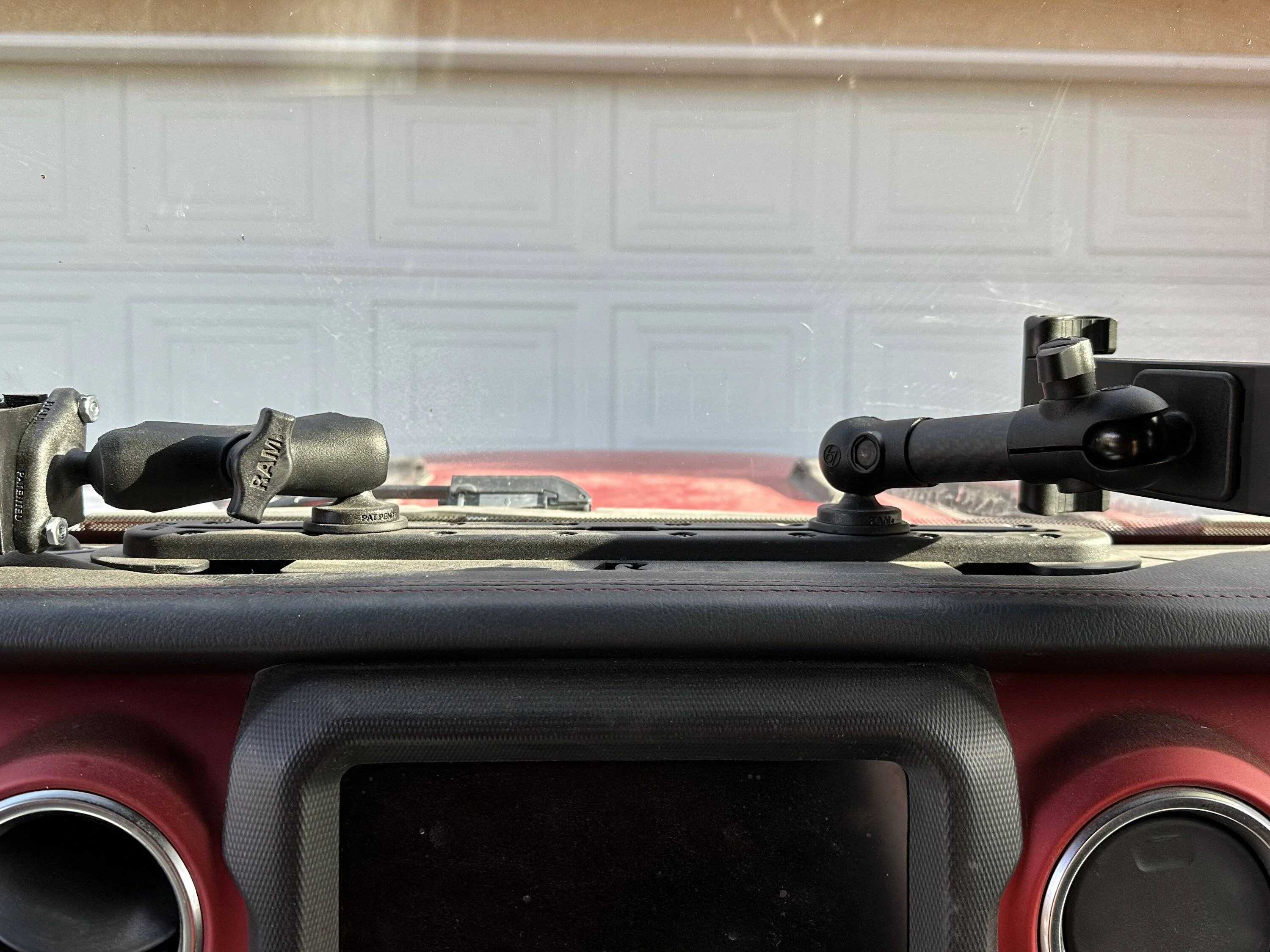 Jeep Gladiator Phone mount arm comparisons RAM vs 67D vs Bulletpoint IMG_5407