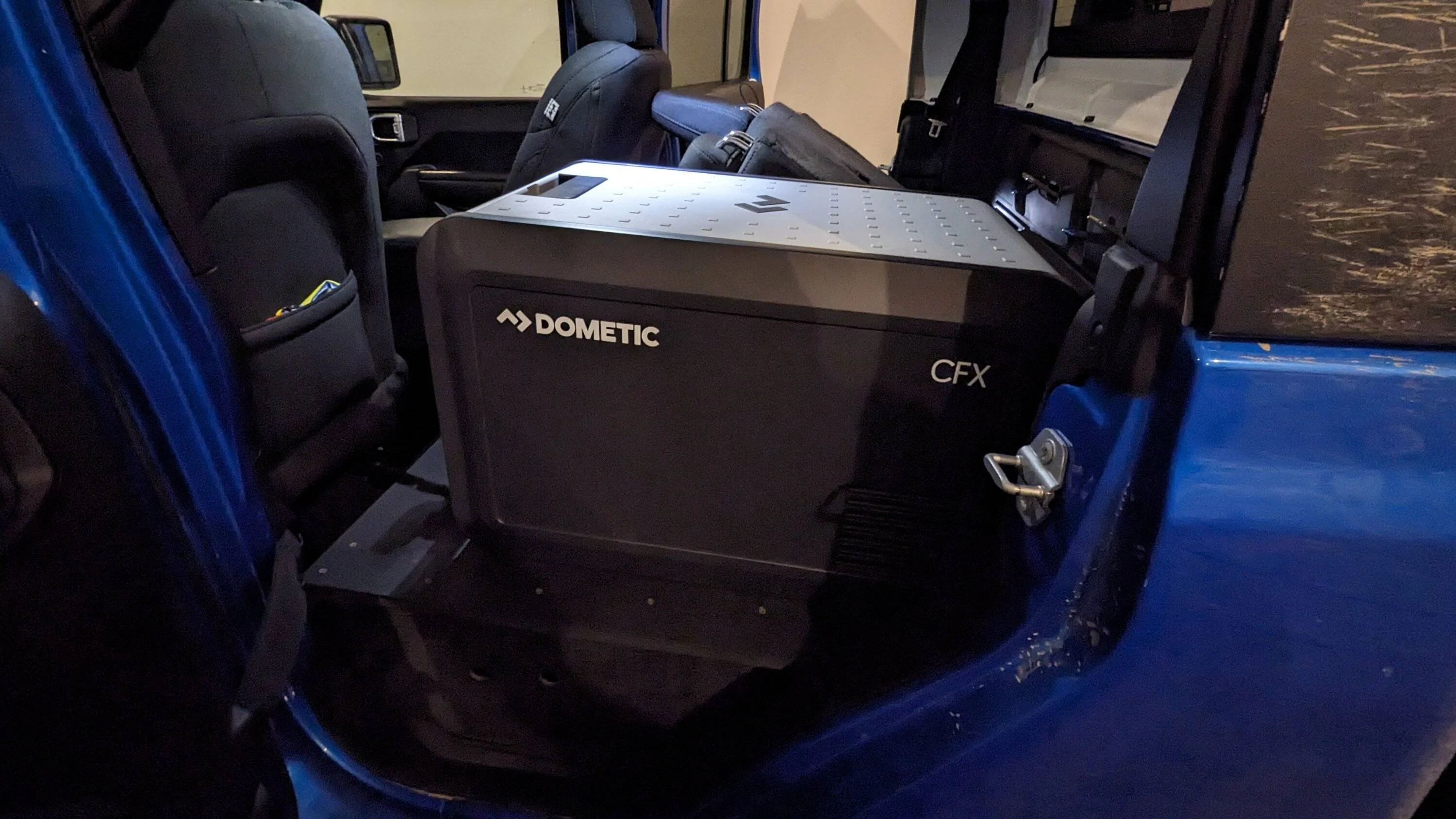Jeep Gladiator Alaska Daily Drivers: Hydro Blue 80A and Bright White JTR PXL_20231205_034059884.MP