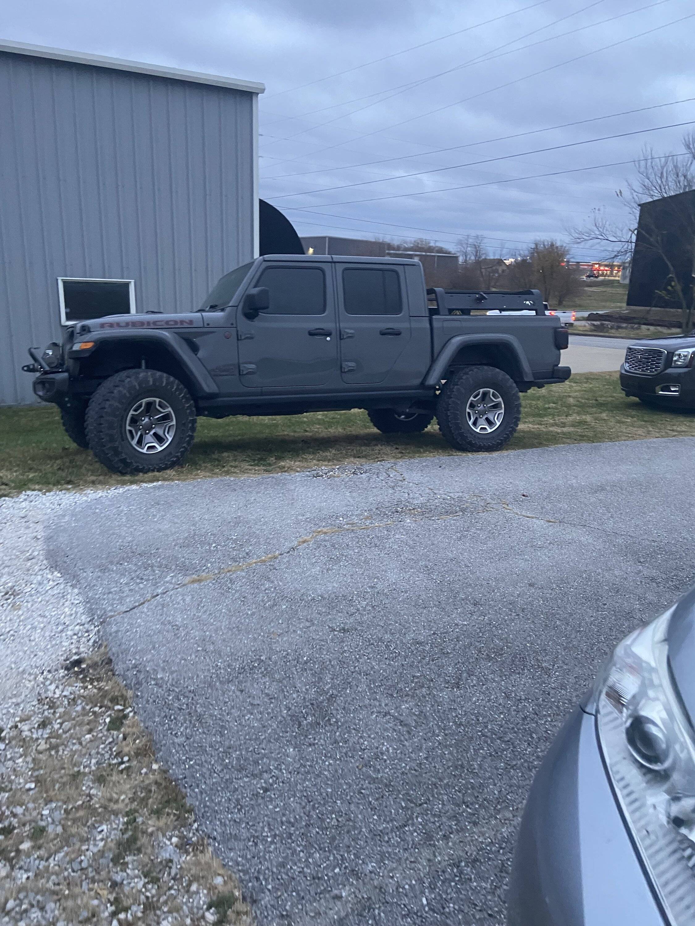 Jeep Gladiator Wheels with Sting Ray Color Gladiator? IMG_7057