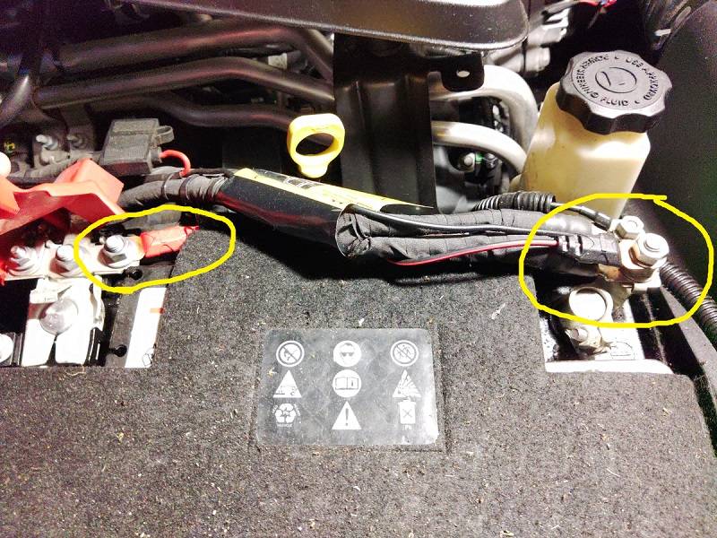 Jeep Gladiator Too old for new tricks - these batteries and tender KIMG0626