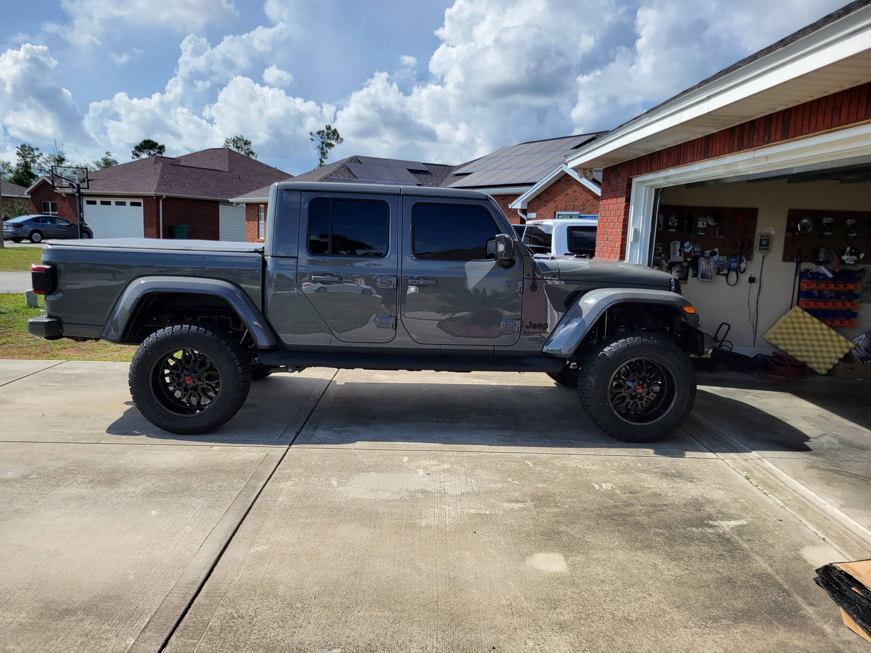 Jeep Gladiator Wheels with Sting Ray Color Gladiator? 20230705_155318