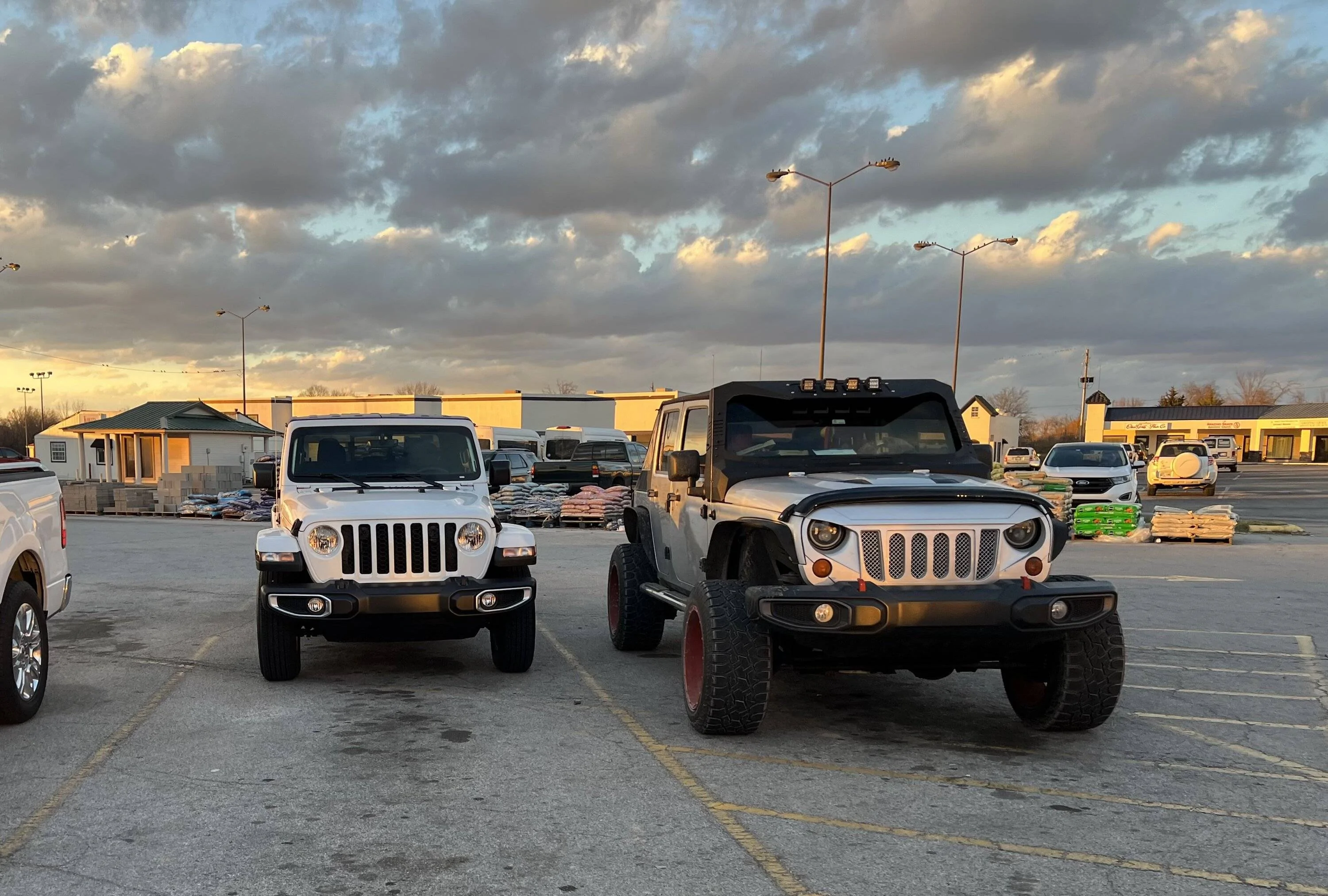 Jeep Gladiator Jeeps Parking Next To Jeeps IMG_2439