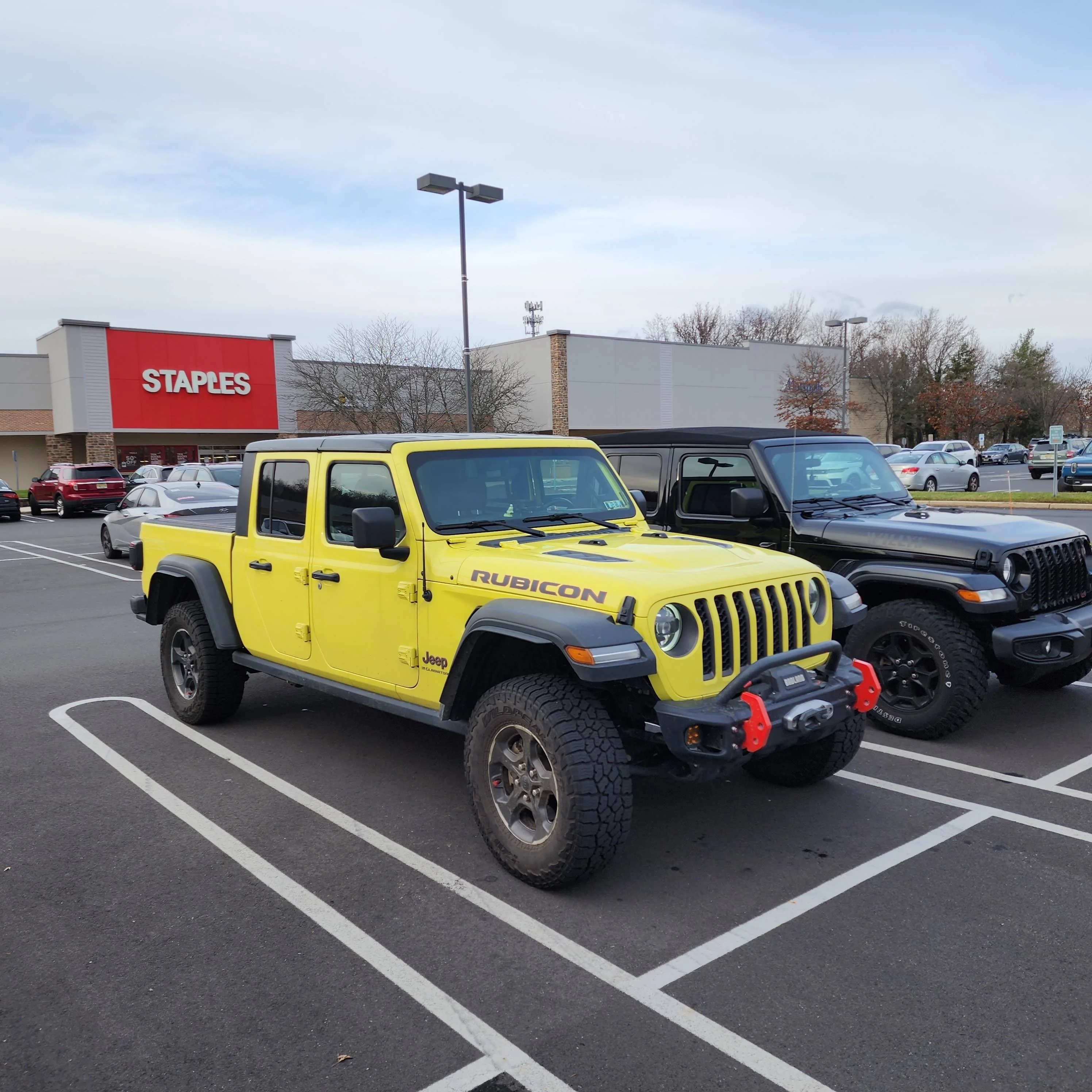 Jeep Gladiator Jeeps Parking Next To Jeeps 1000007524