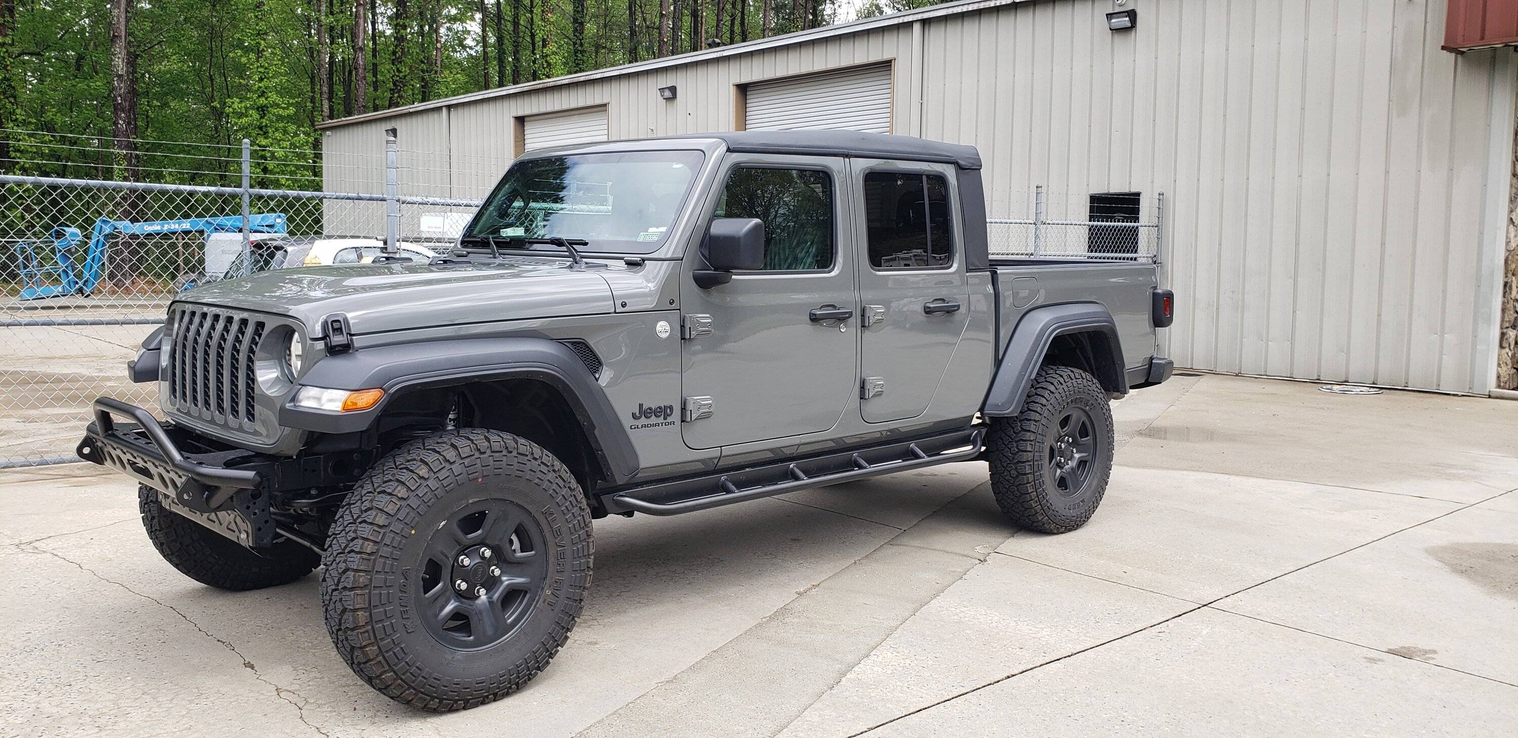 Jeep Gladiator Set of 4 Steel Wheels from '21 Sport $75 20210424_144515