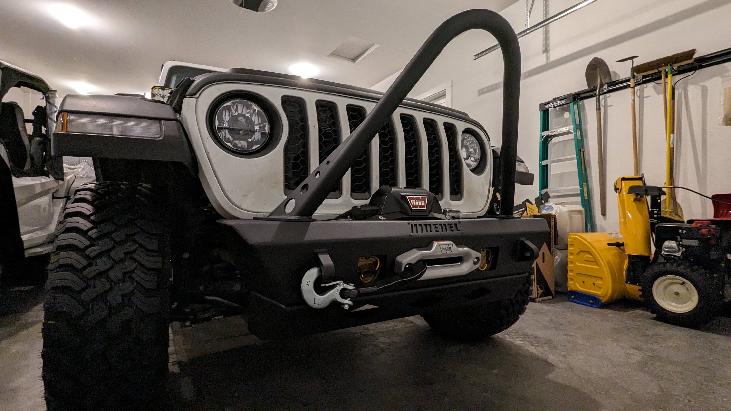 Jeep Gladiator Alaska Daily Drivers: Hydro Blue 80A and Bright White JTR PXL_20231211_003834871