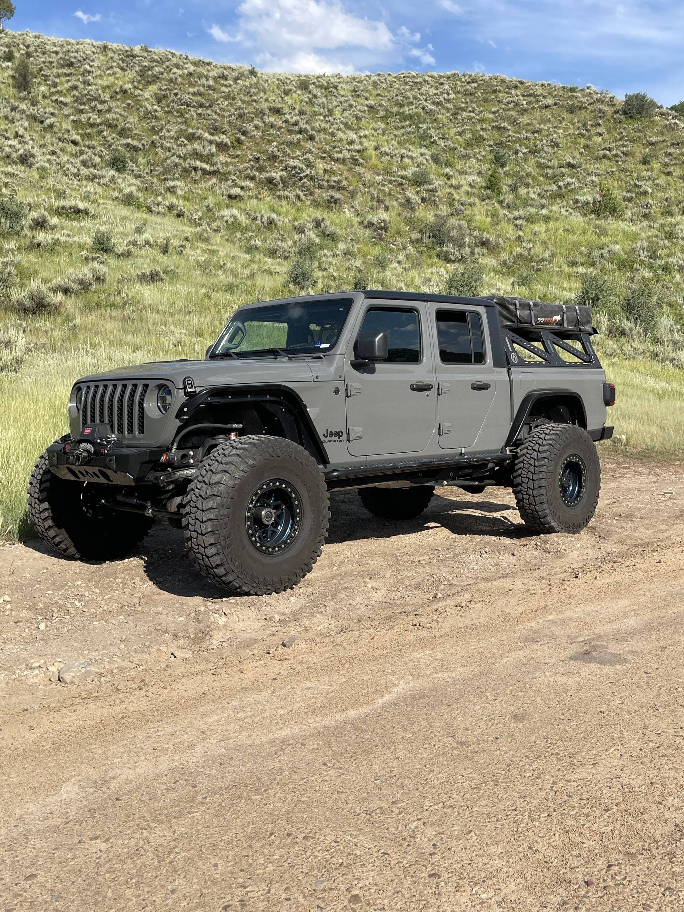 Jeep Gladiator Wheels with Sting Ray Color Gladiator? IMG_7002