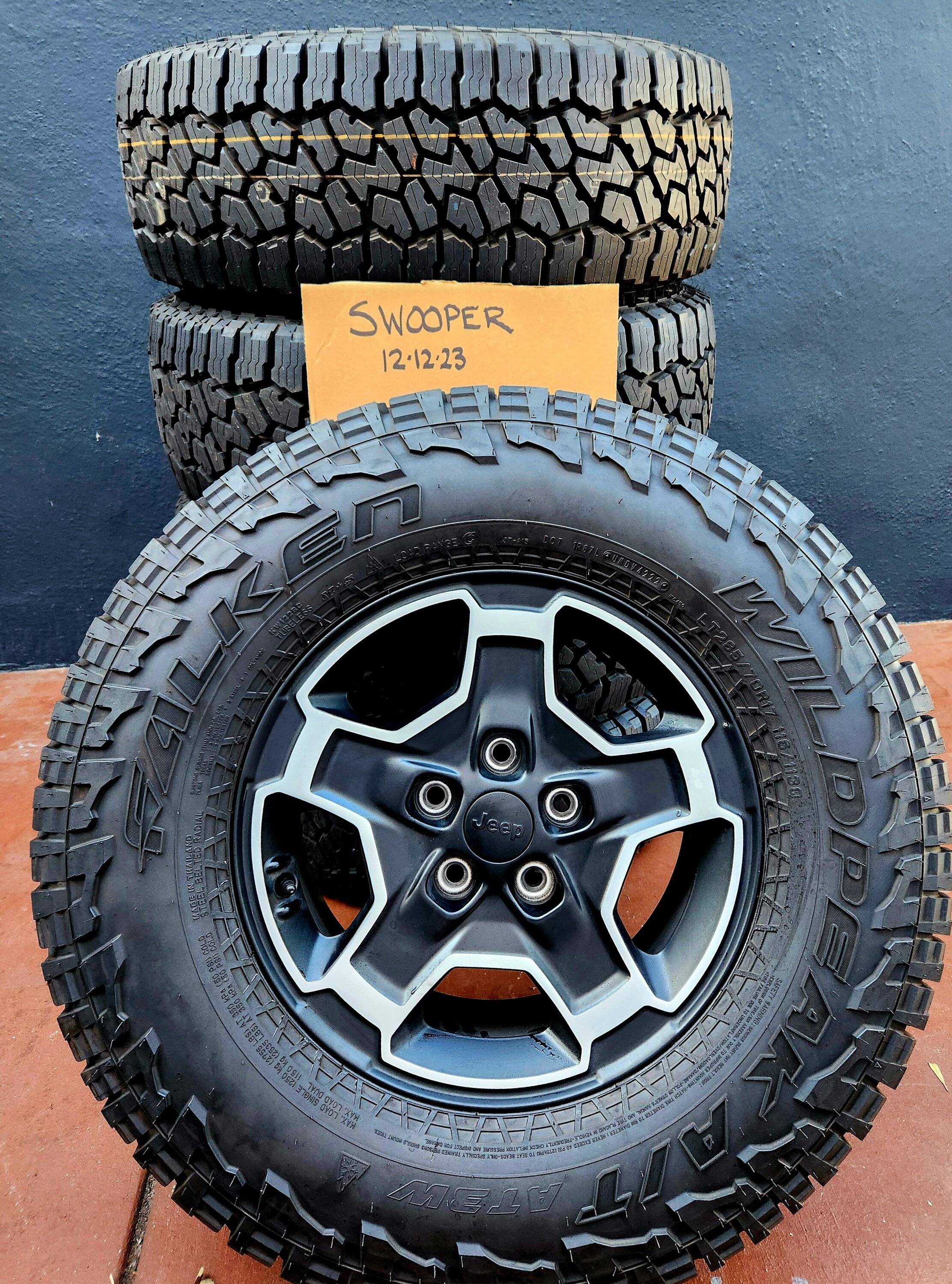 Jeep Gladiator 5 Falken Wildpeak 33” tires and JEEP machined wheels from 23 Jeep Mojave Tires_wheels