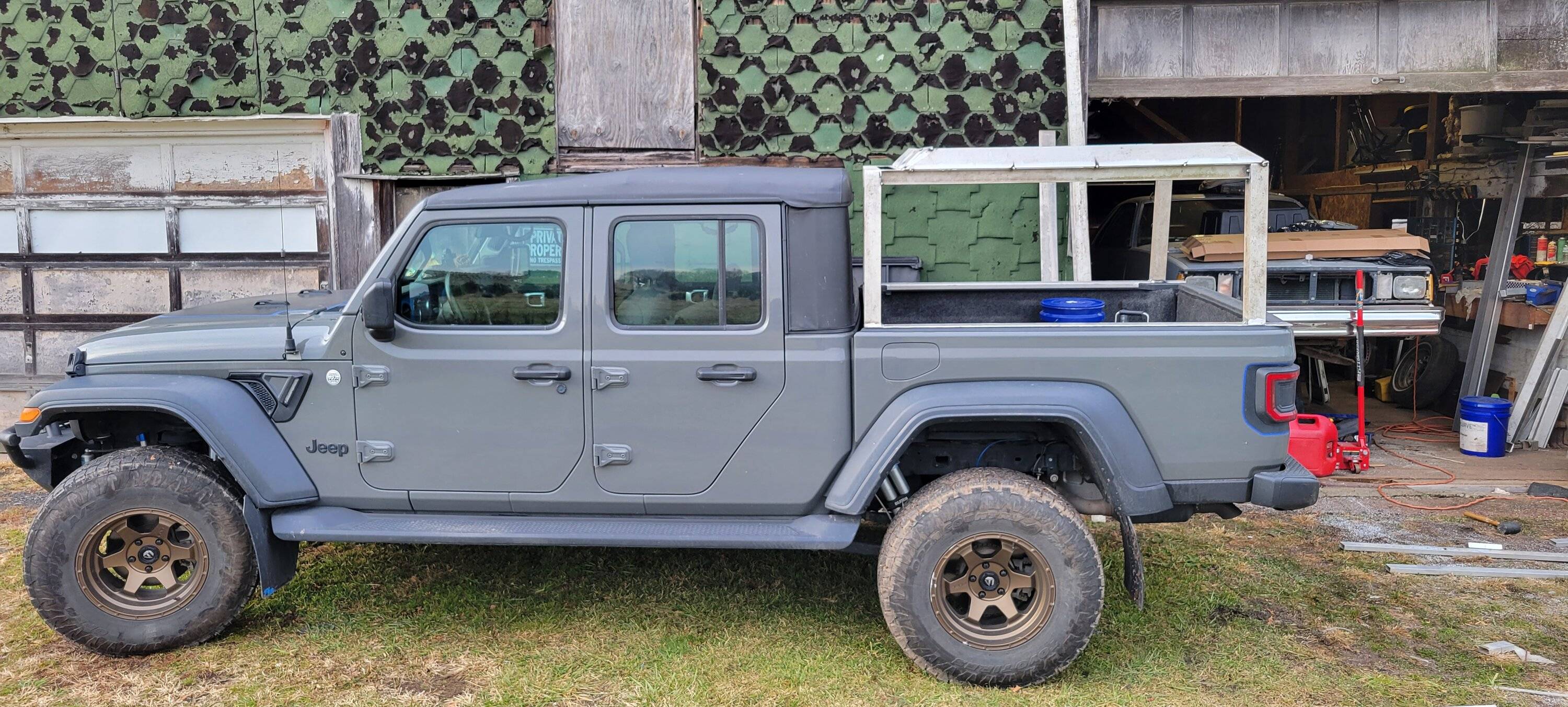 Jeep Gladiator My DIY bed cap 20231202_152605