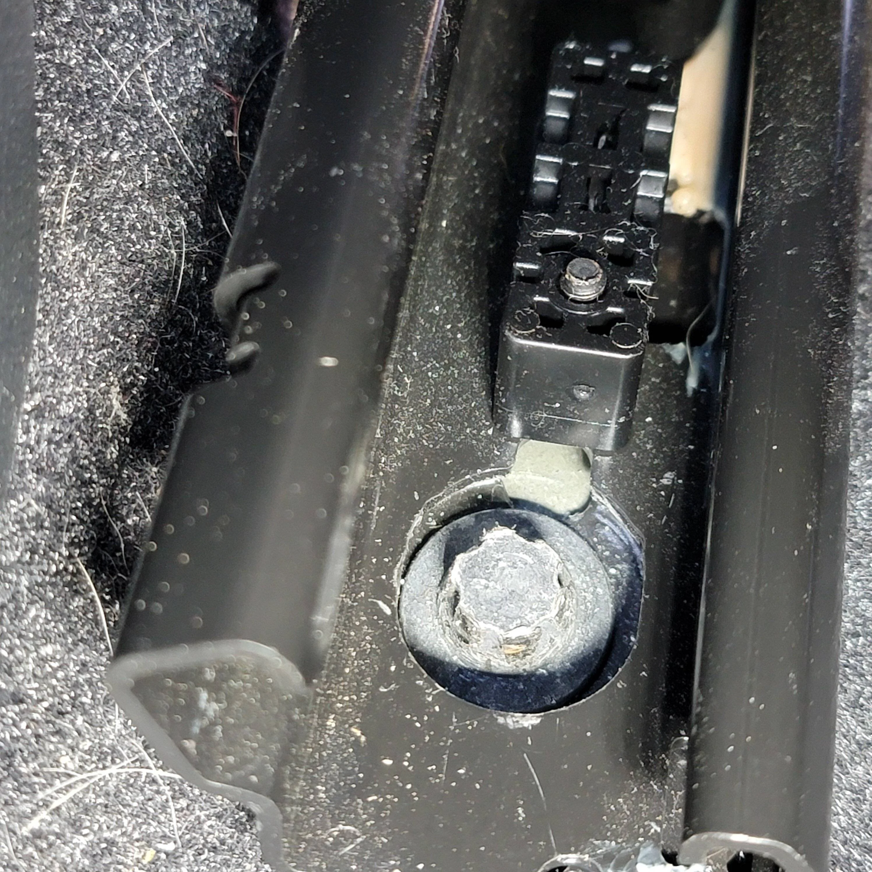 Jeep Gladiator The Easter Egg I don't want ! Stripped seat bolt 20231214_134235