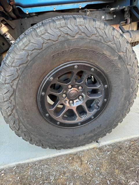 Jeep Gladiator Mopar XR beadlock capable wheels and 37” K02’s IMG_9810