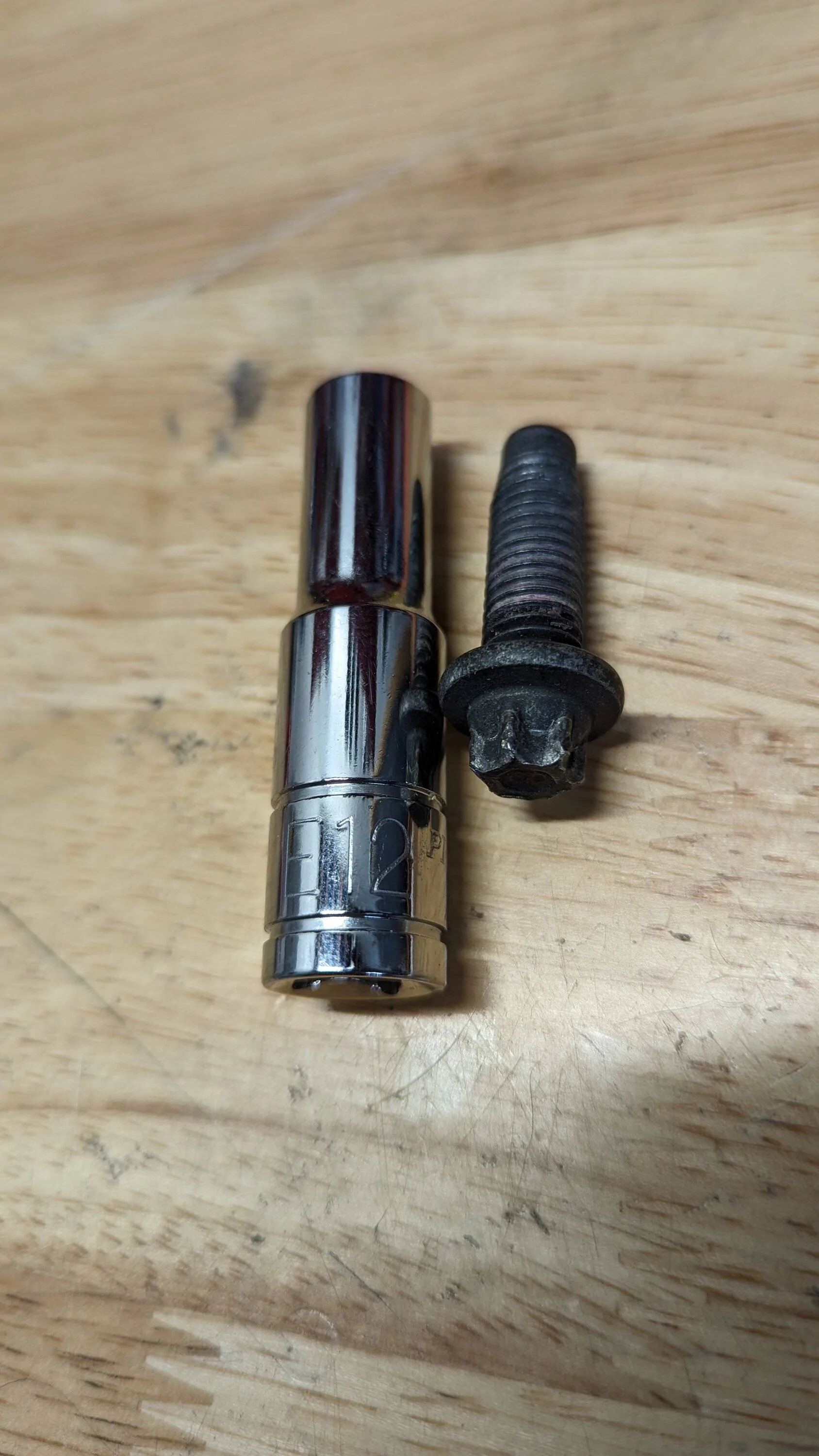 Jeep Gladiator The Easter Egg I don't want ! Stripped seat bolt PXL_20231215_020825637
