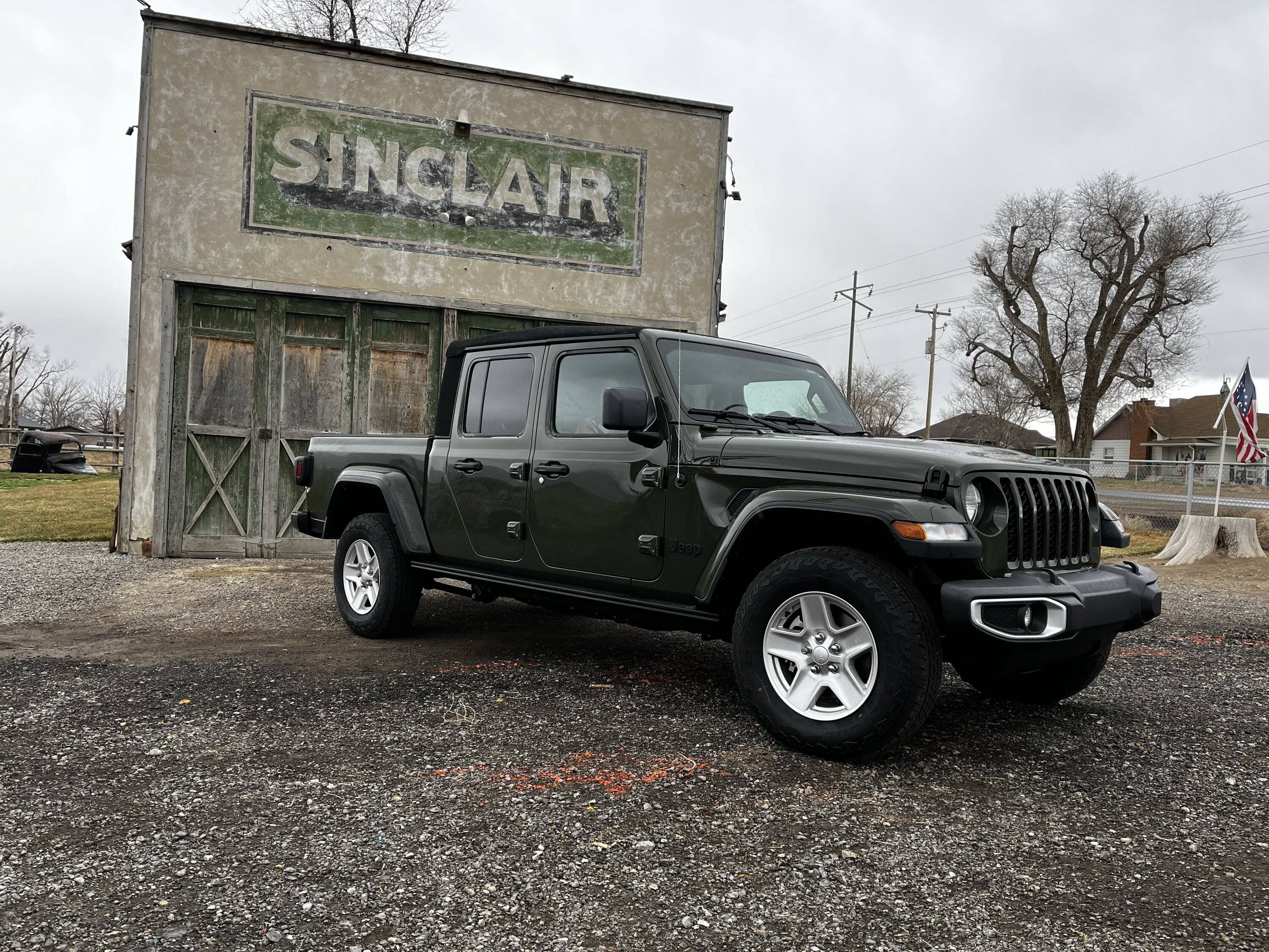 Jeep Gladiator Master Chief ('22 Sport S Max Tow Sarge Green) IMG_7350.JPG