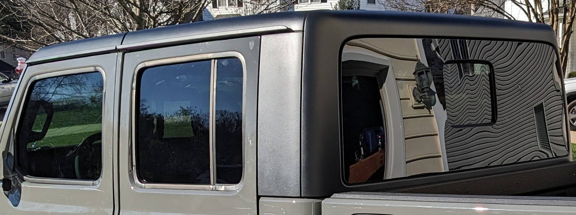 Jeep Gladiator '23 Hard top w/tinted window $2000 PXL_20231214_191417916~2