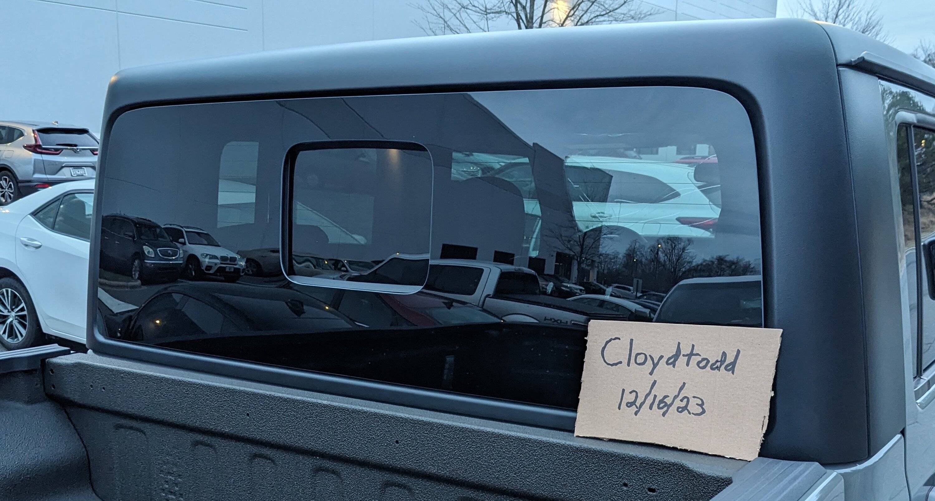 Jeep Gladiator '23 Hard top w/tinted window $2000 PXL_20231216_221211656~2
