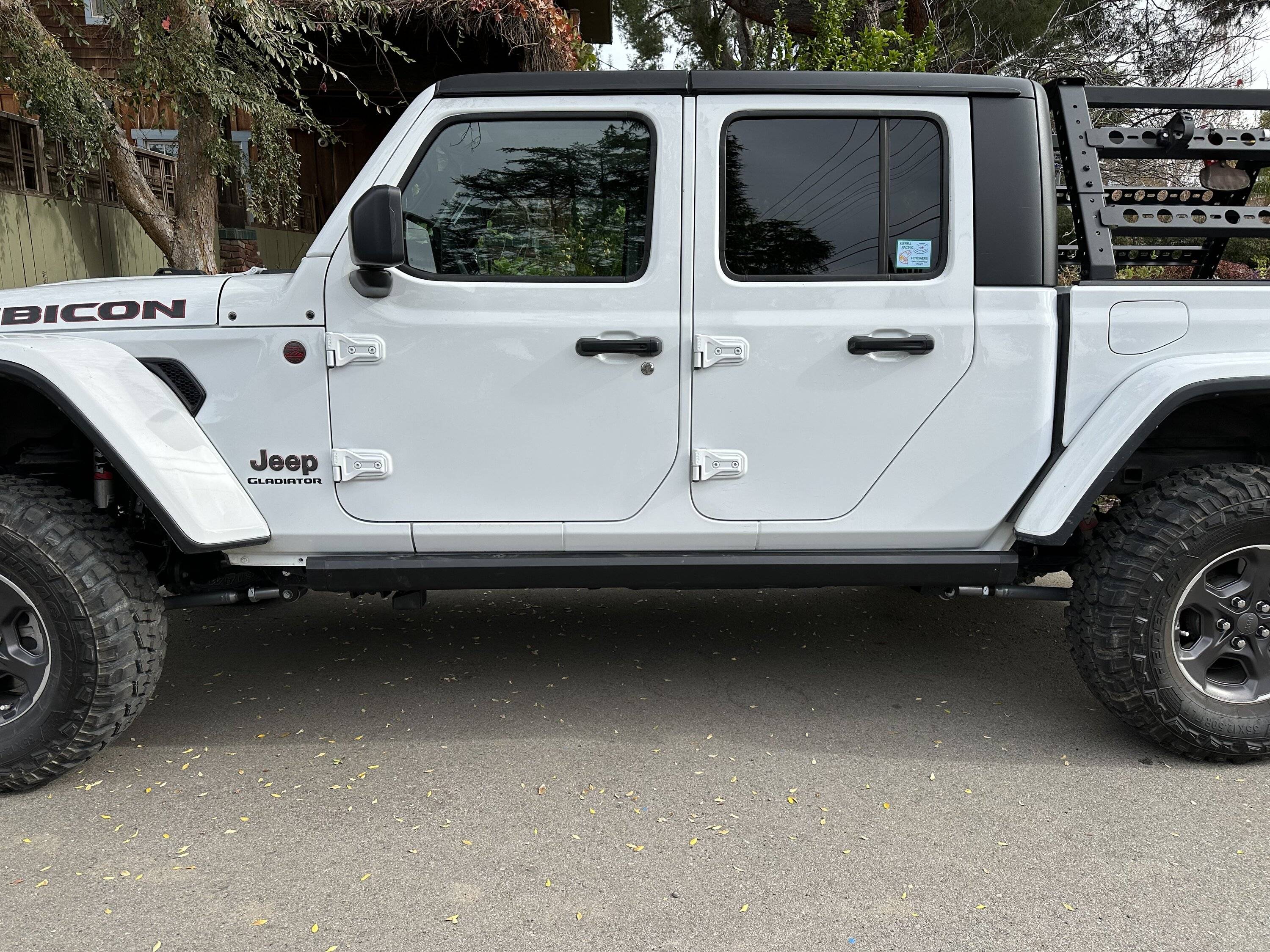 Jeep Gladiator Installed the Rough Country Powered Running Boards IMG_8178