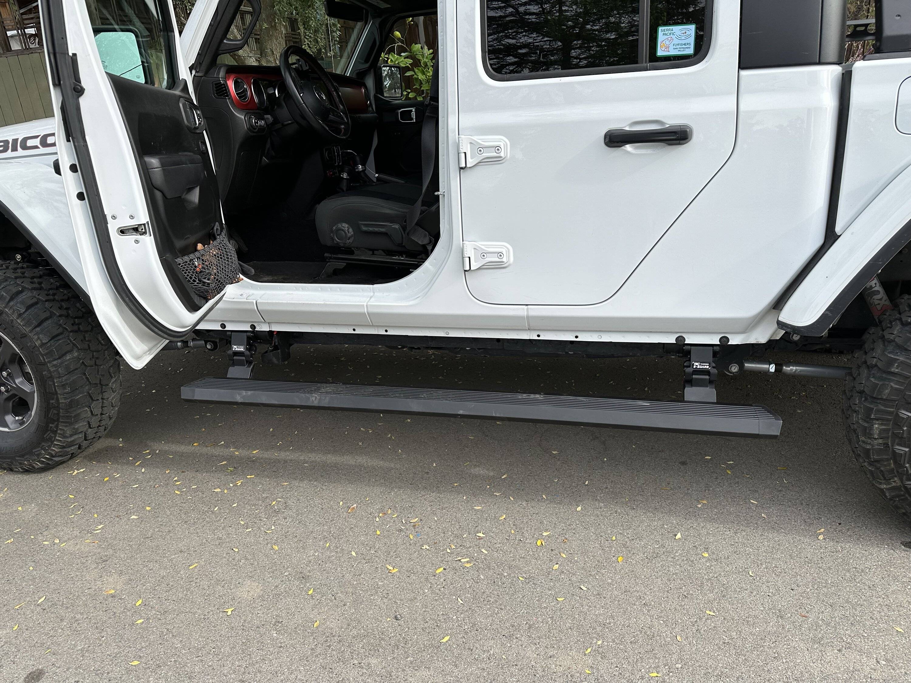 Jeep Gladiator Installed the Rough Country Powered Running Boards IMG_8180