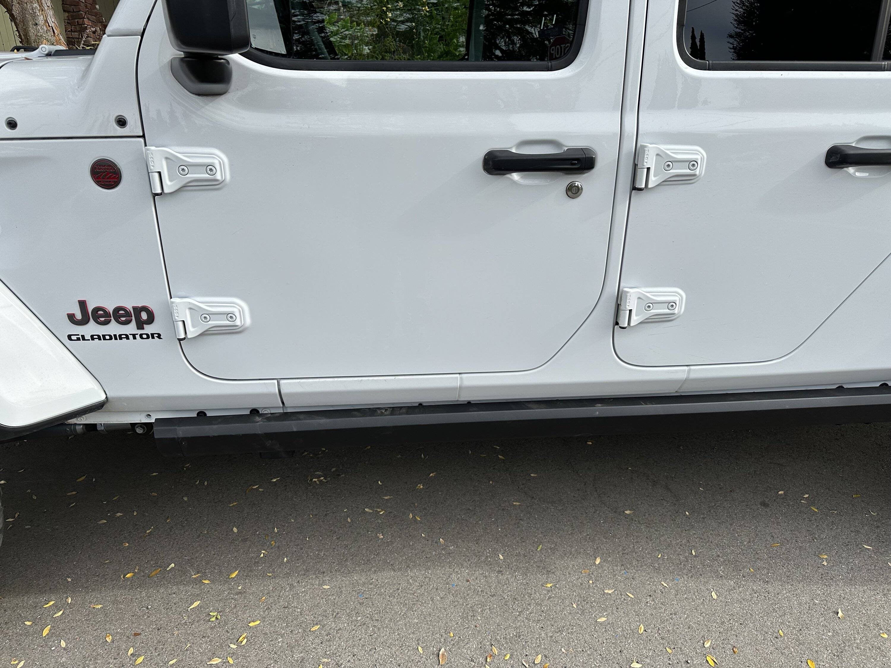 Jeep Gladiator Installed the Rough Country Powered Running Boards IMG_8179
