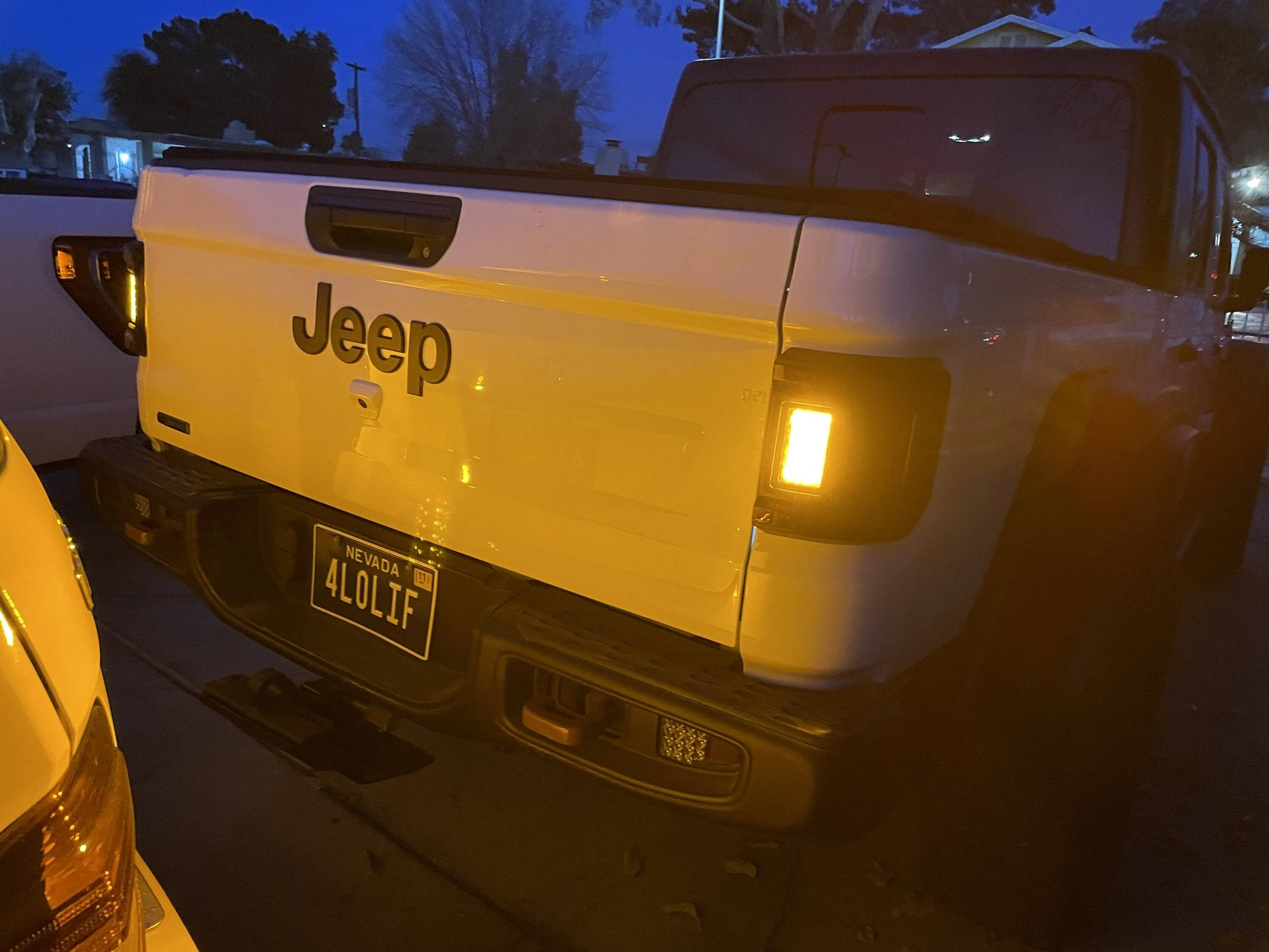 Jeep Gladiator ?New Product Alert?ORACLE Lighting Dual Function Amber/White Reverse LED Module for Jeep Gladiator JT Flush Tail Lights IMG_1759