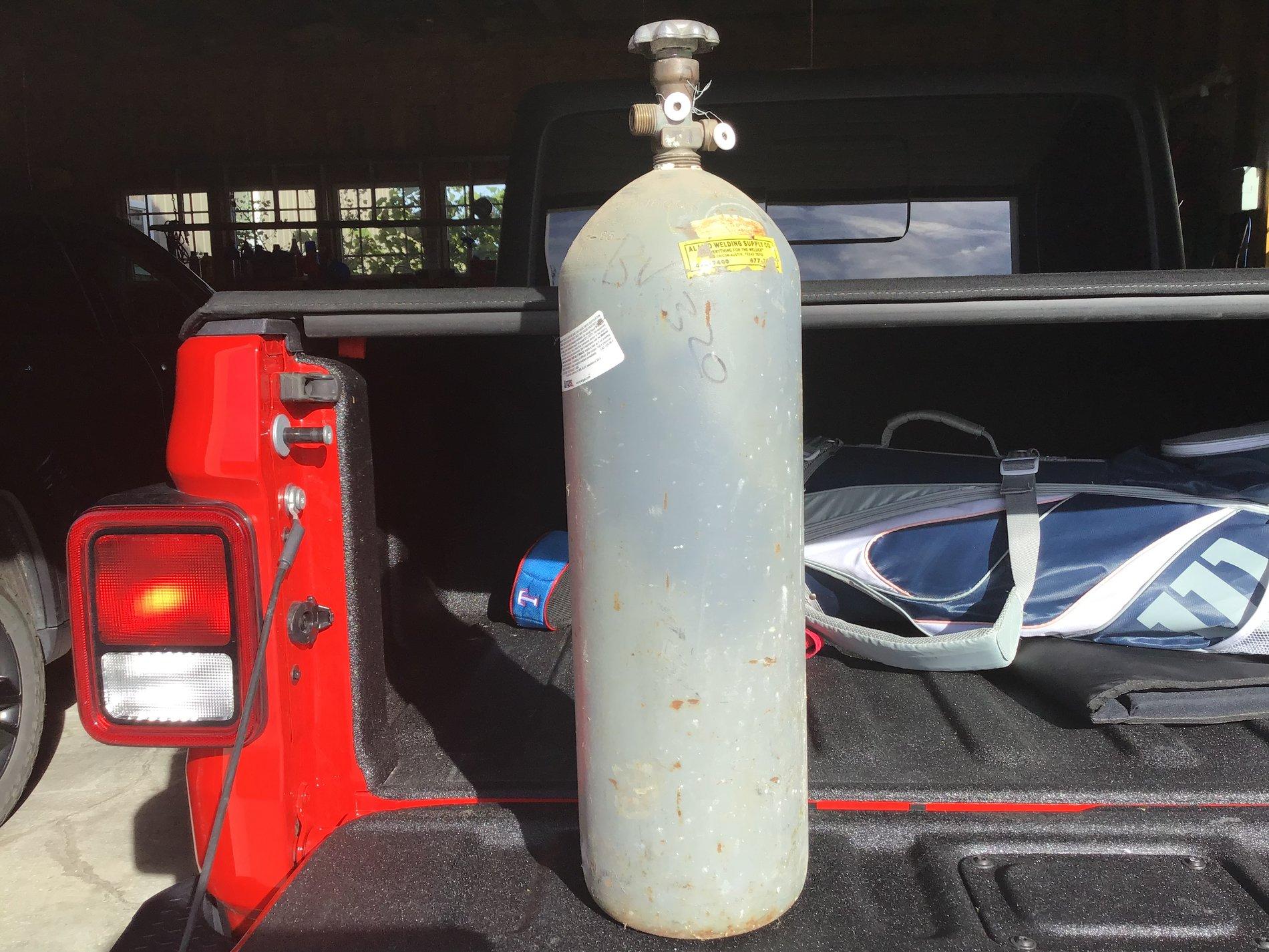 Jeep Gladiator co2 for airing up. F90C7755-15A8-4F0A-B4A8-033E88F87876