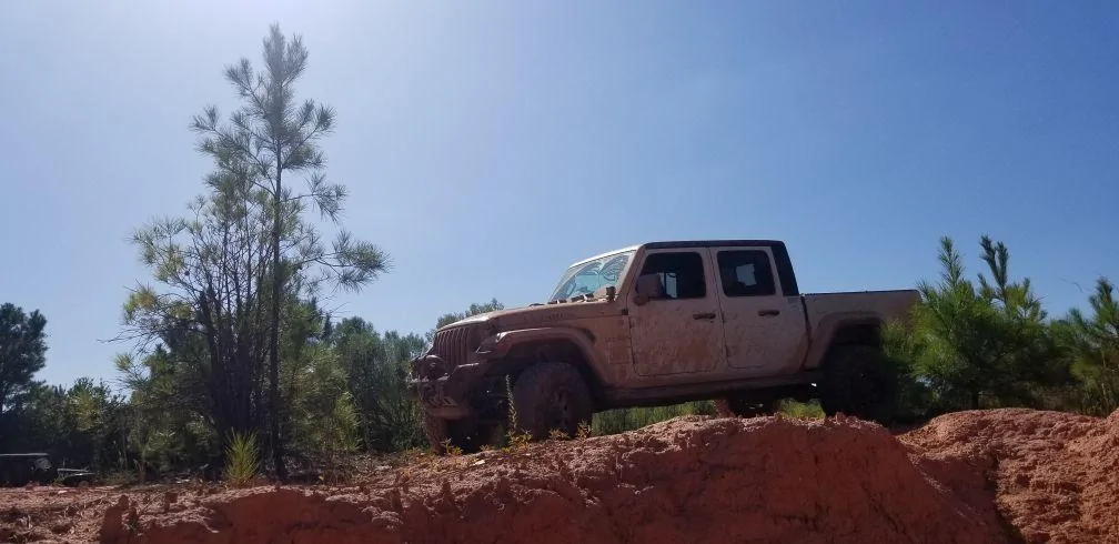 Jeep Gladiator BRIGHT WHITE Gladiator JT Club 20190921 Tyson Trail Pics - Montmorencia, SC (4)