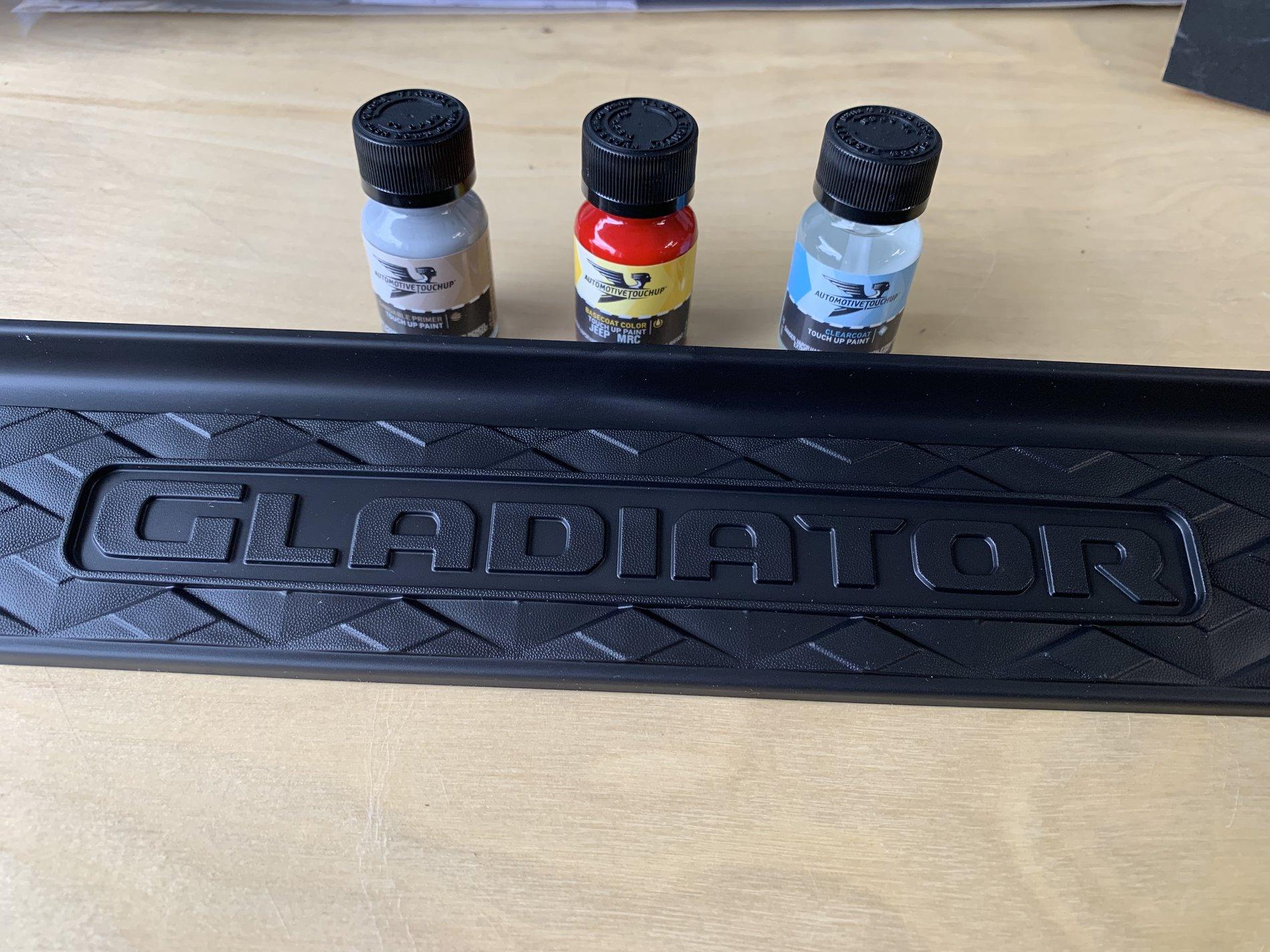 Jeep Gladiator Painted Gladiator Letters on Door Sills 1326FC2E-3CB1-45FA-BF3B-7A60CDAC66E8
