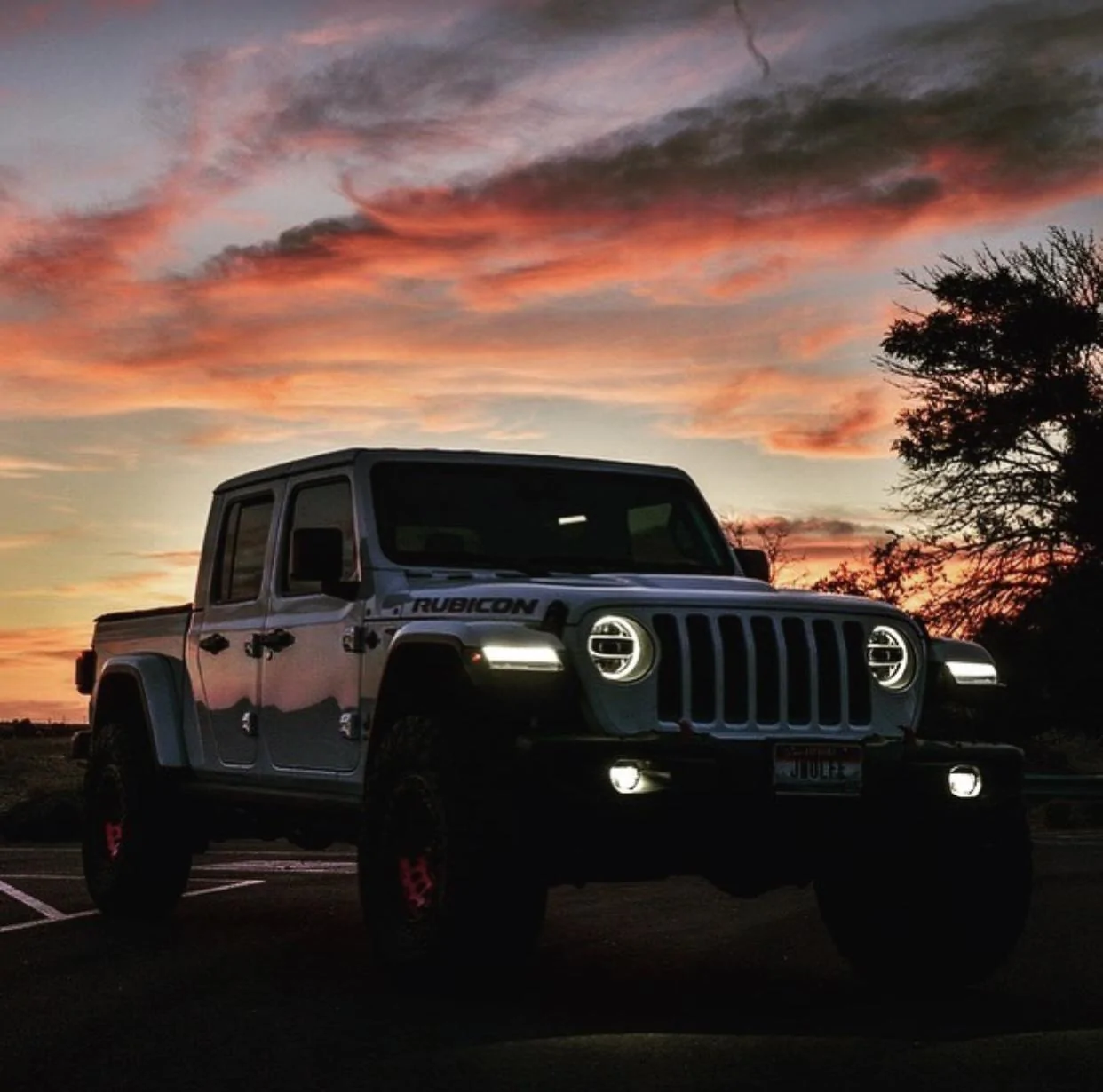 Jeep Gladiator BRIGHT WHITE Gladiator JT Club 253F658C-DC17-4B42-8C87-FF969ABA17C1