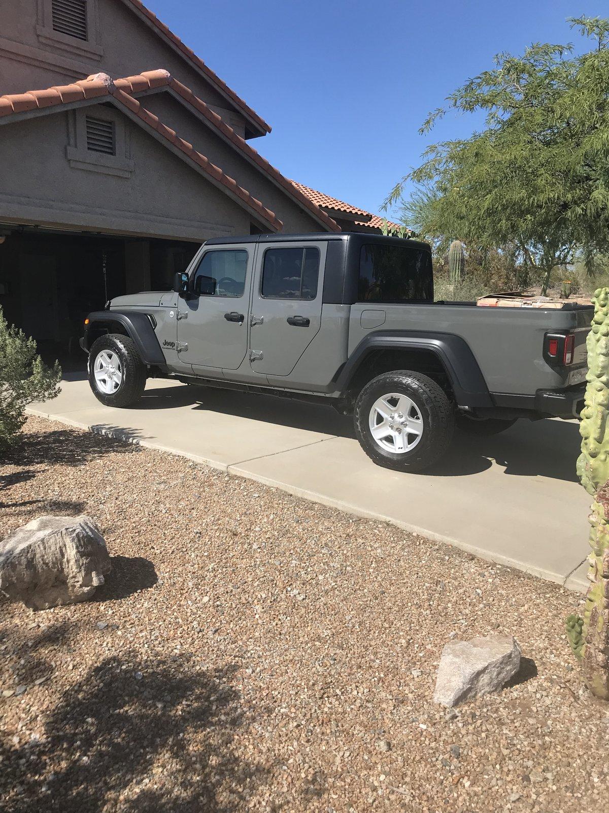 Jeep Gladiator Sting grey owners (future) check in 11251C93-66A8-4F01-A7A2-2033907703AE