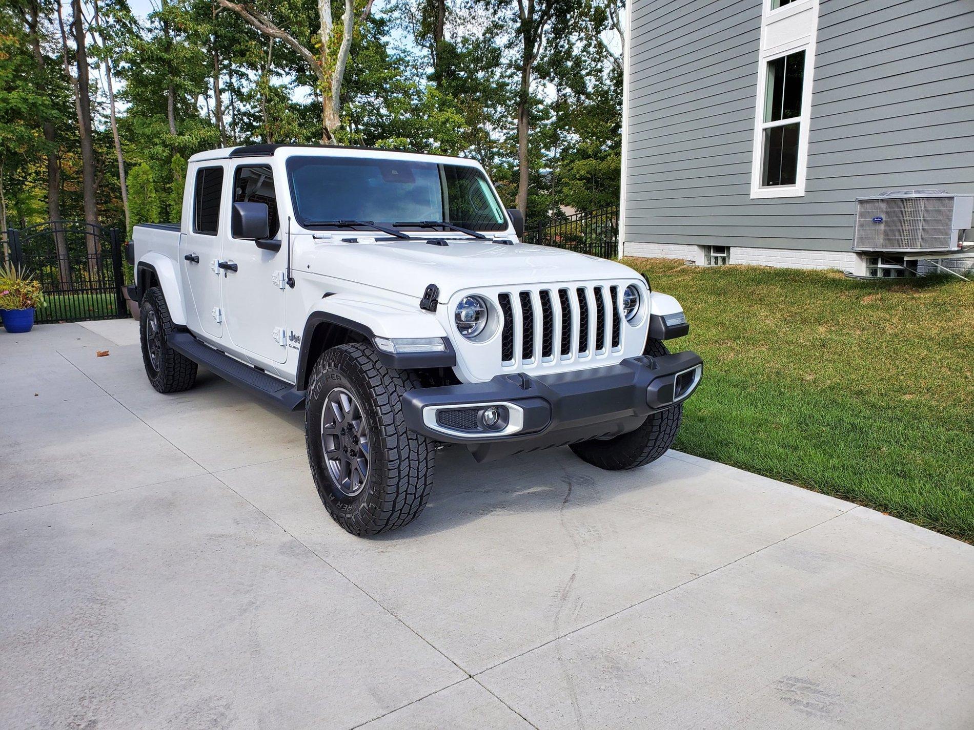 Jeep Gladiator 17" wheels and 35" tires on Overland? 20190924_154506