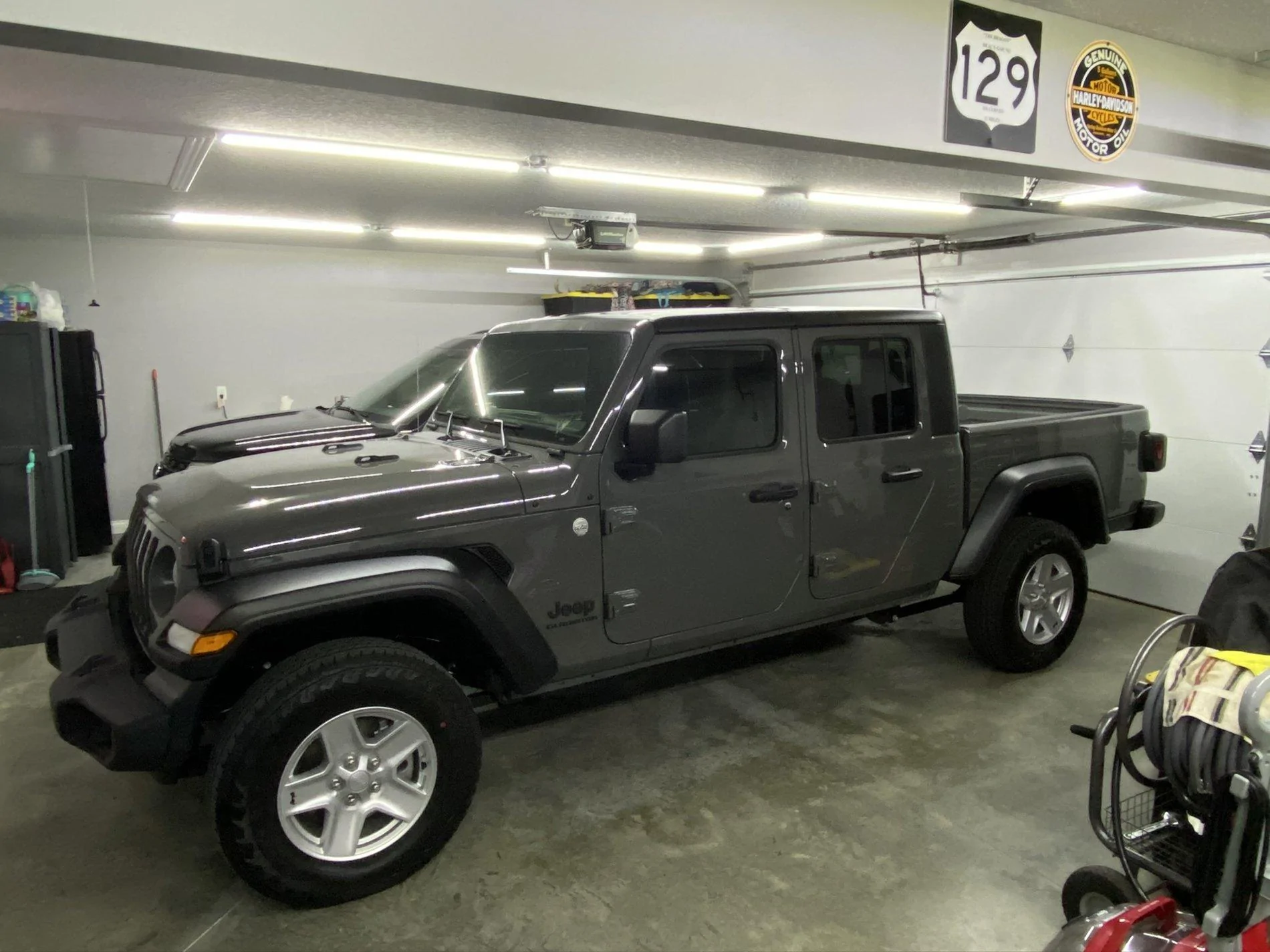 Jeep Gladiator STING GRAY Gladiator JT Club 26078E84-5AA2-4553-A391-2A59BCC544C0