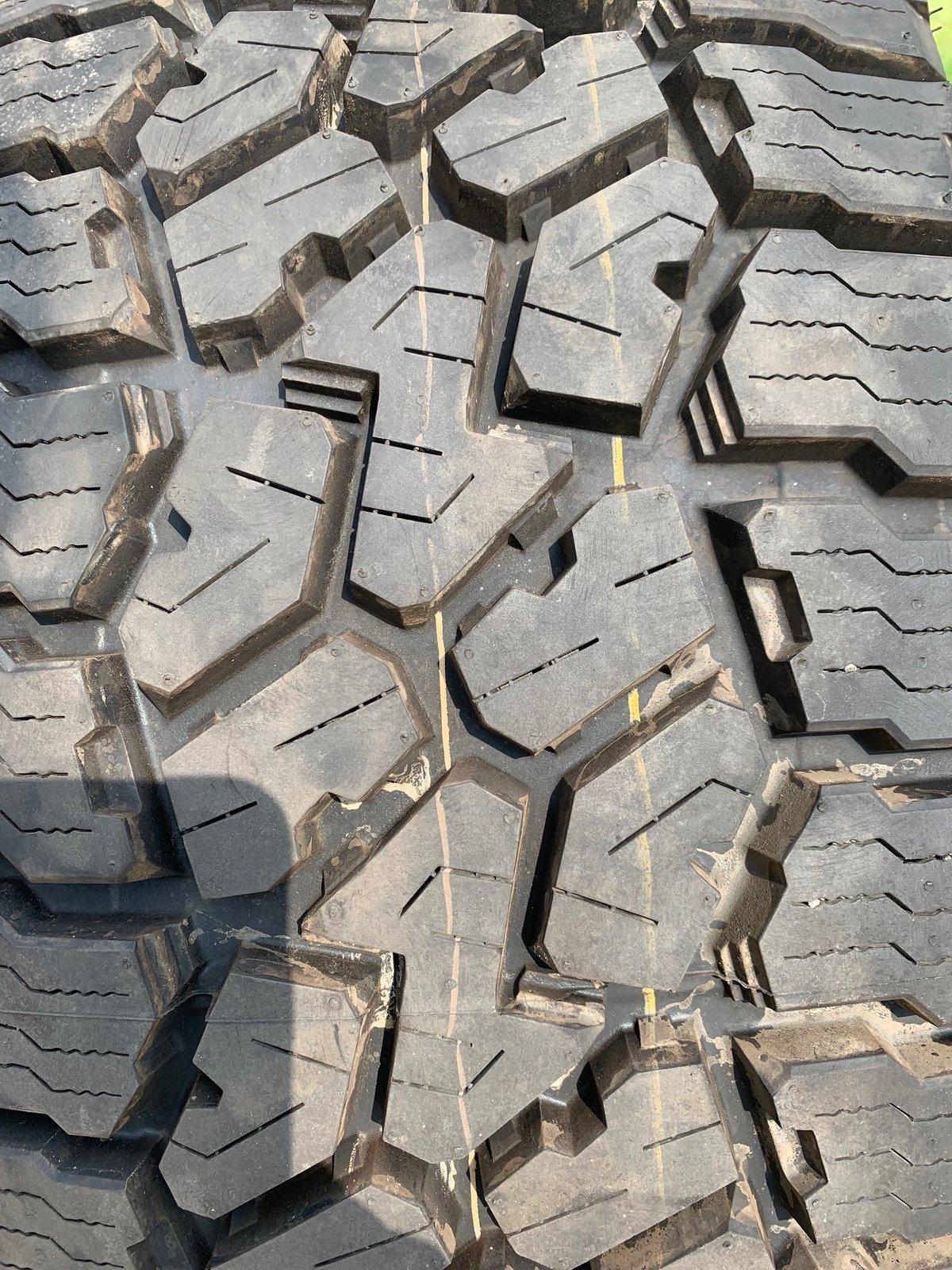Jeep Gladiator Rubicon Take Offs <10 miles (4) wheels (5) A/T Falkens tires