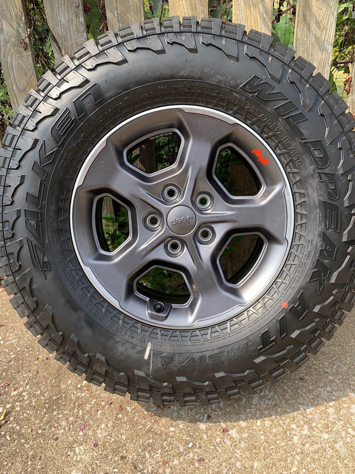 Jeep Gladiator Rubicon Take Offs <10 miles (4) wheels (5) A/T Falkens tires3
