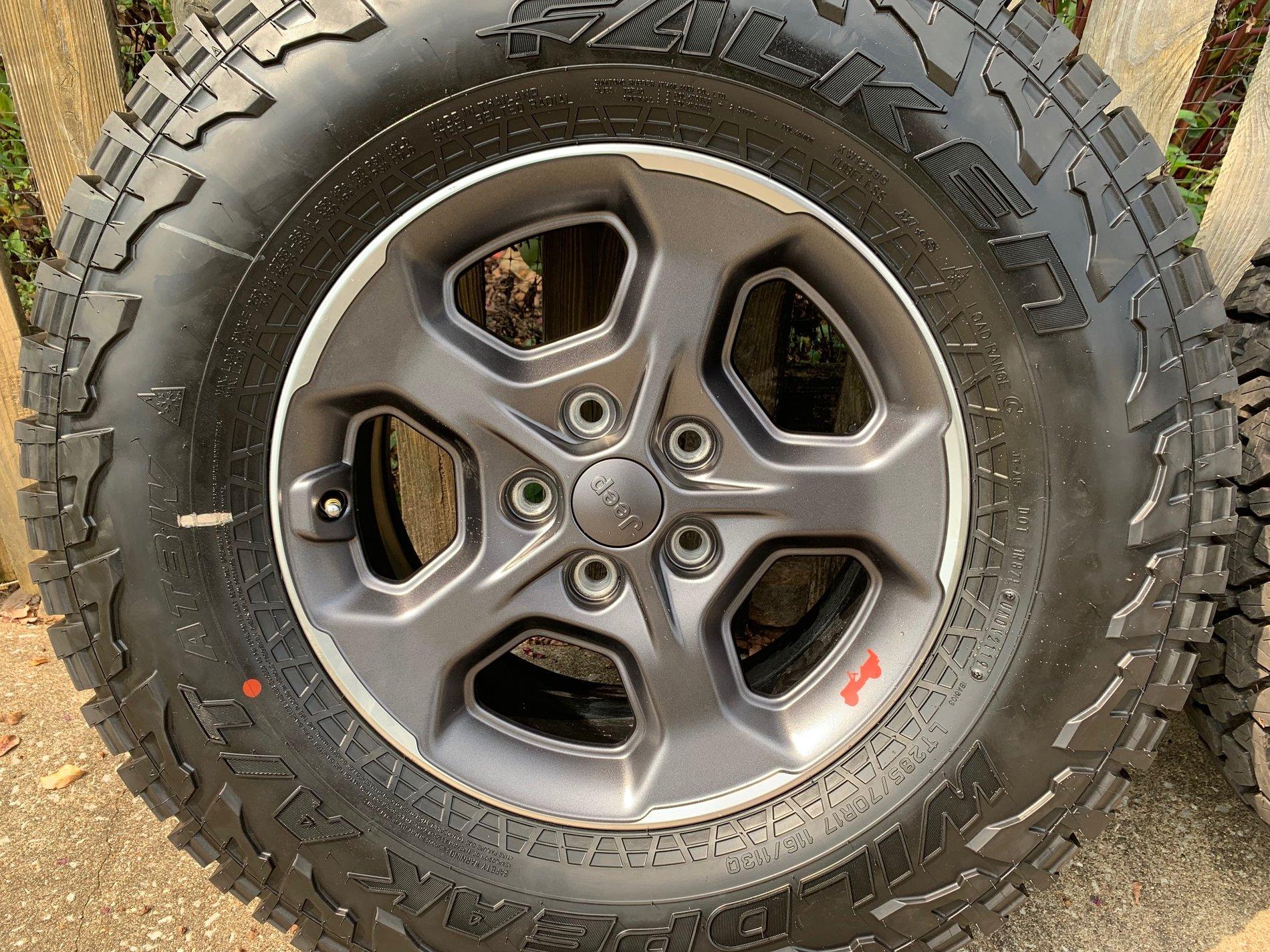 Jeep Gladiator Rubicon Take Offs <10 miles (4) wheels (5) A/T Falkens tires4