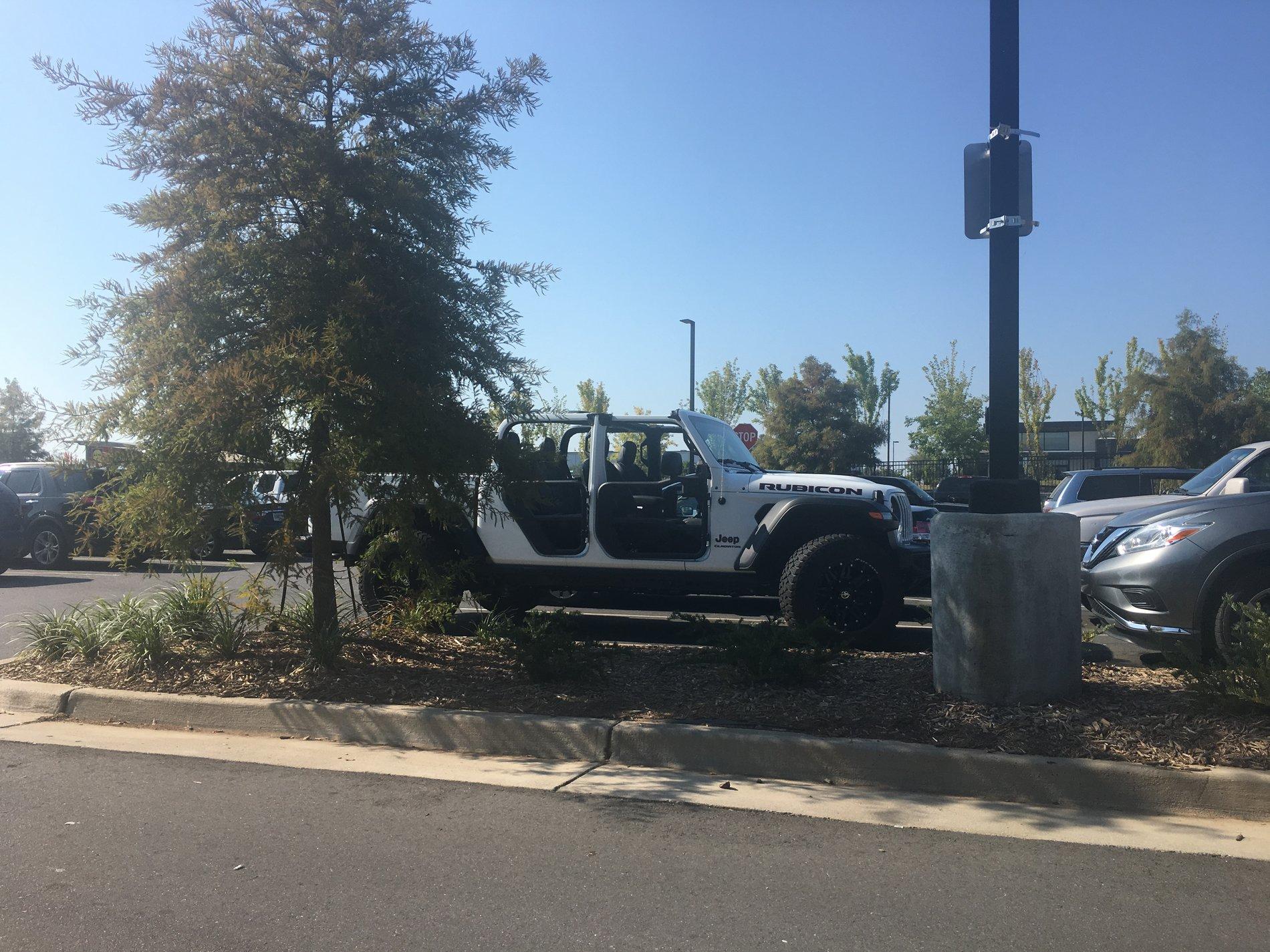 Jeep Gladiator See any Gladiators in the wild? 28034015-7E9C-4A5B-BC8F-C3361B505C2D