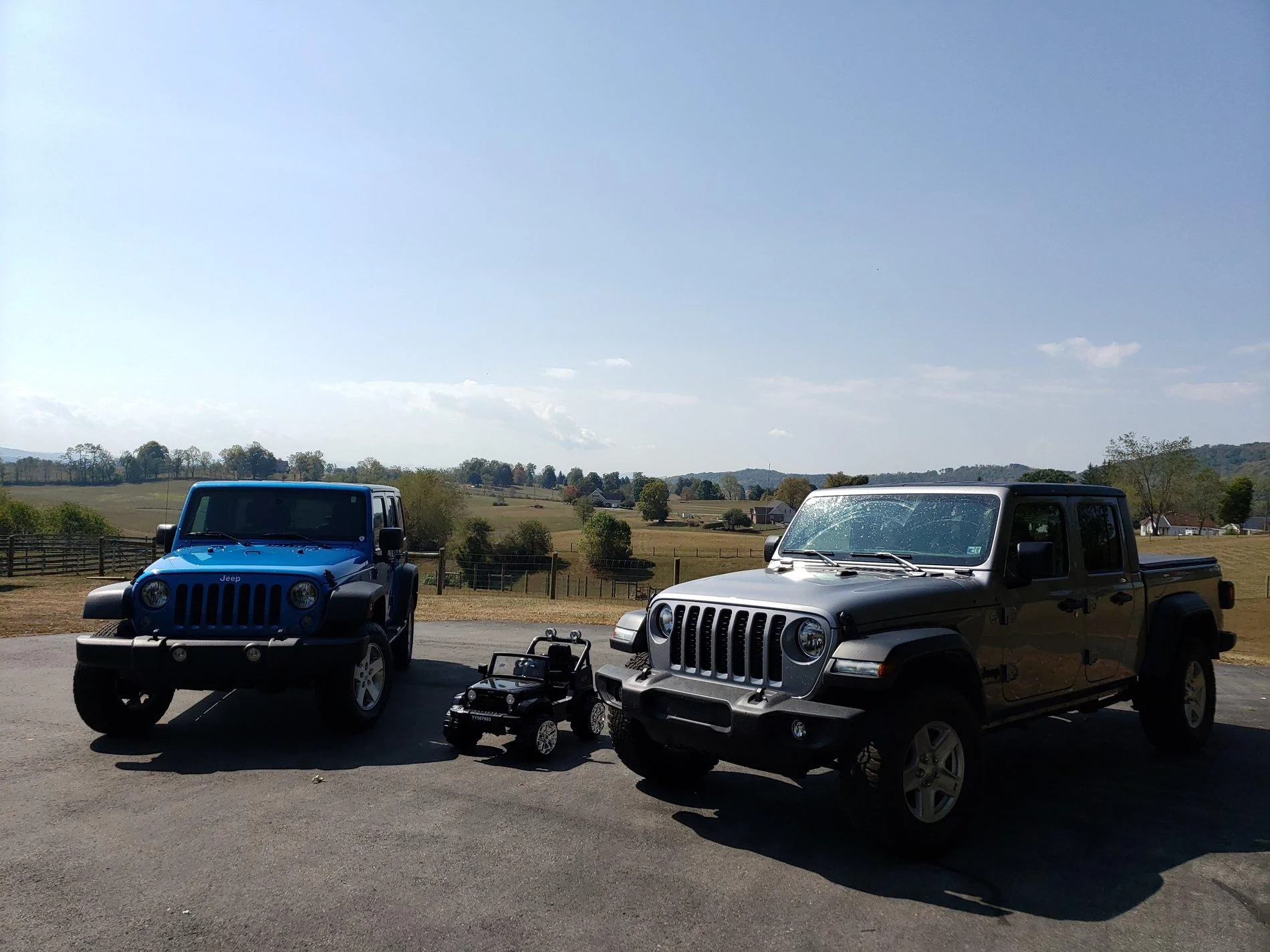 Jeep Gladiator Post your family photos 20190929_120002