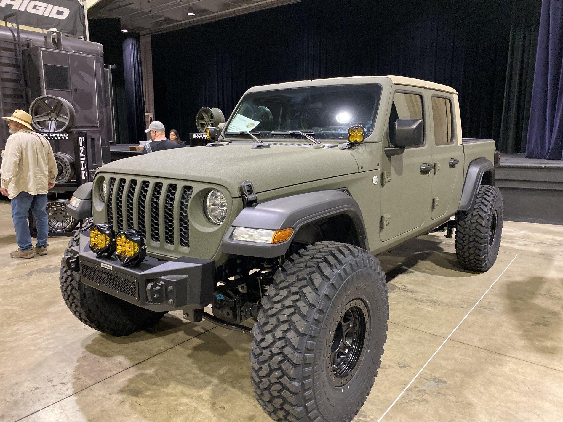 Jeep Gladiator Off-Road EXPO EF7FCF32-B4CB-405B-A05A-6D81C3E0F2F6