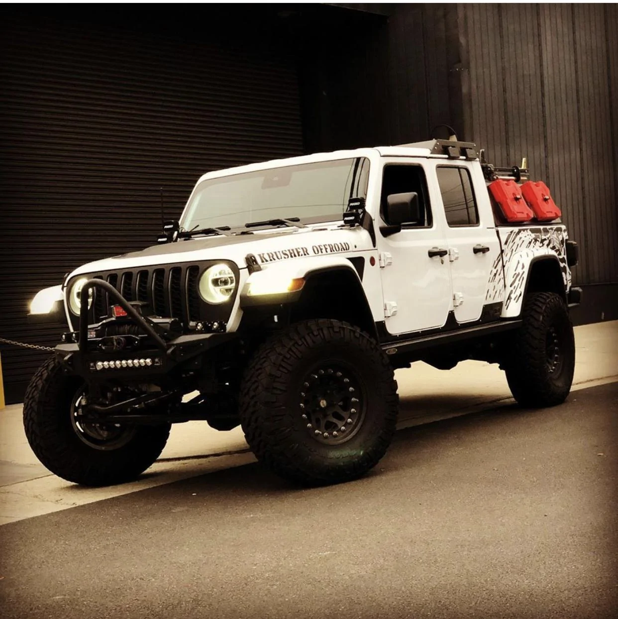 Jeep Gladiator BRIGHT WHITE Gladiator JT Club 24281DC8-7EFB-4001-A1D6-3B6F214235D4