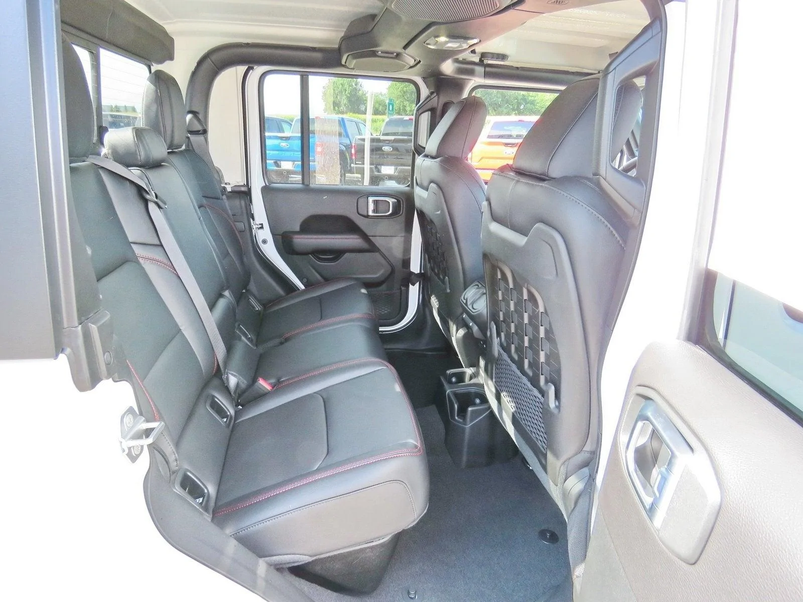 Jeep Gladiator What Models get what seats? (seat backing & seat cover question) 67
