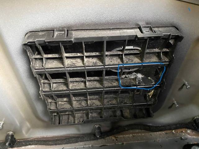 Jeep Gladiator rear seat belps ripped IMG_1006