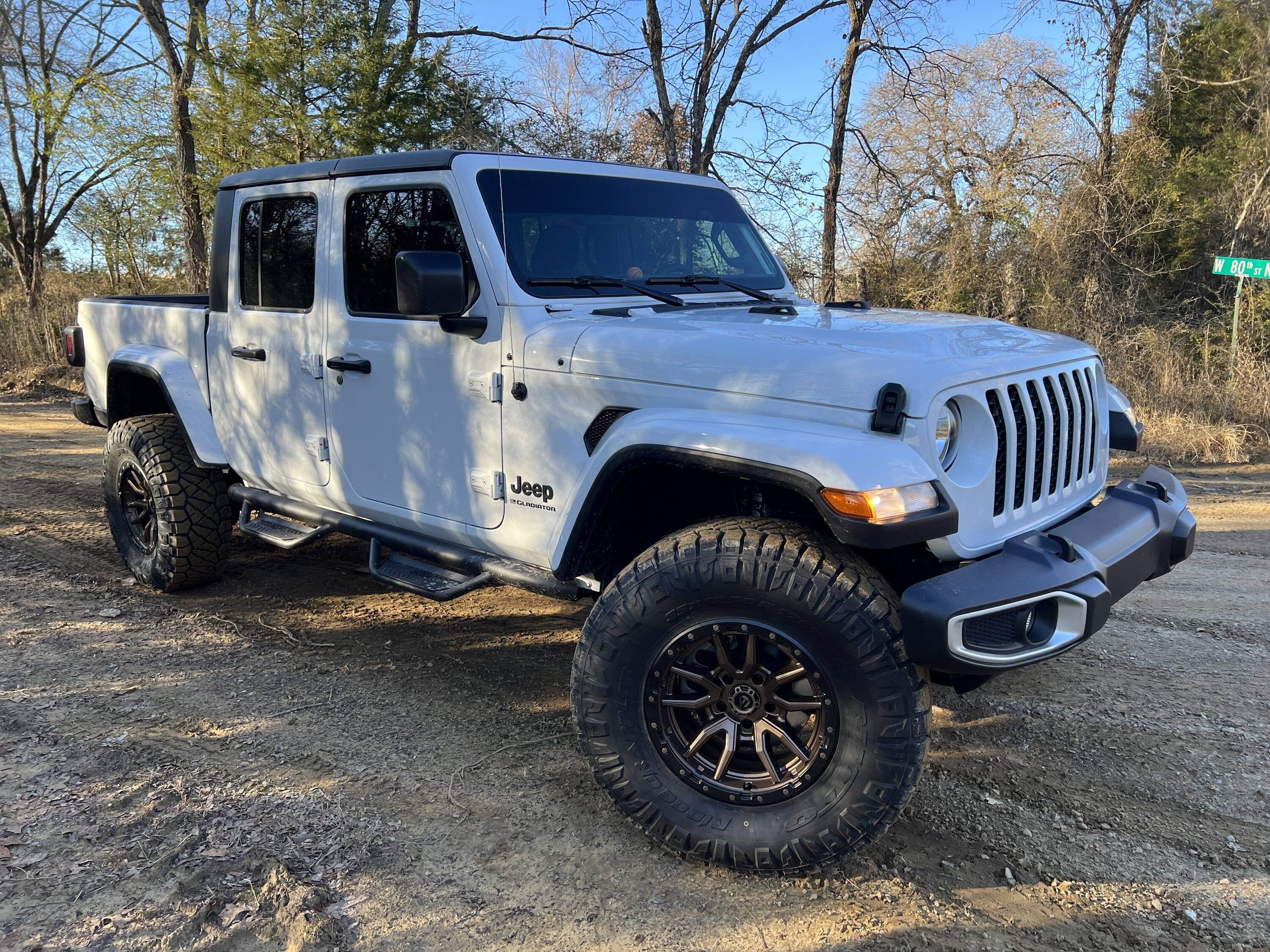 Jeep Gladiator Lets see those 17" RIMS ! IMG_2465