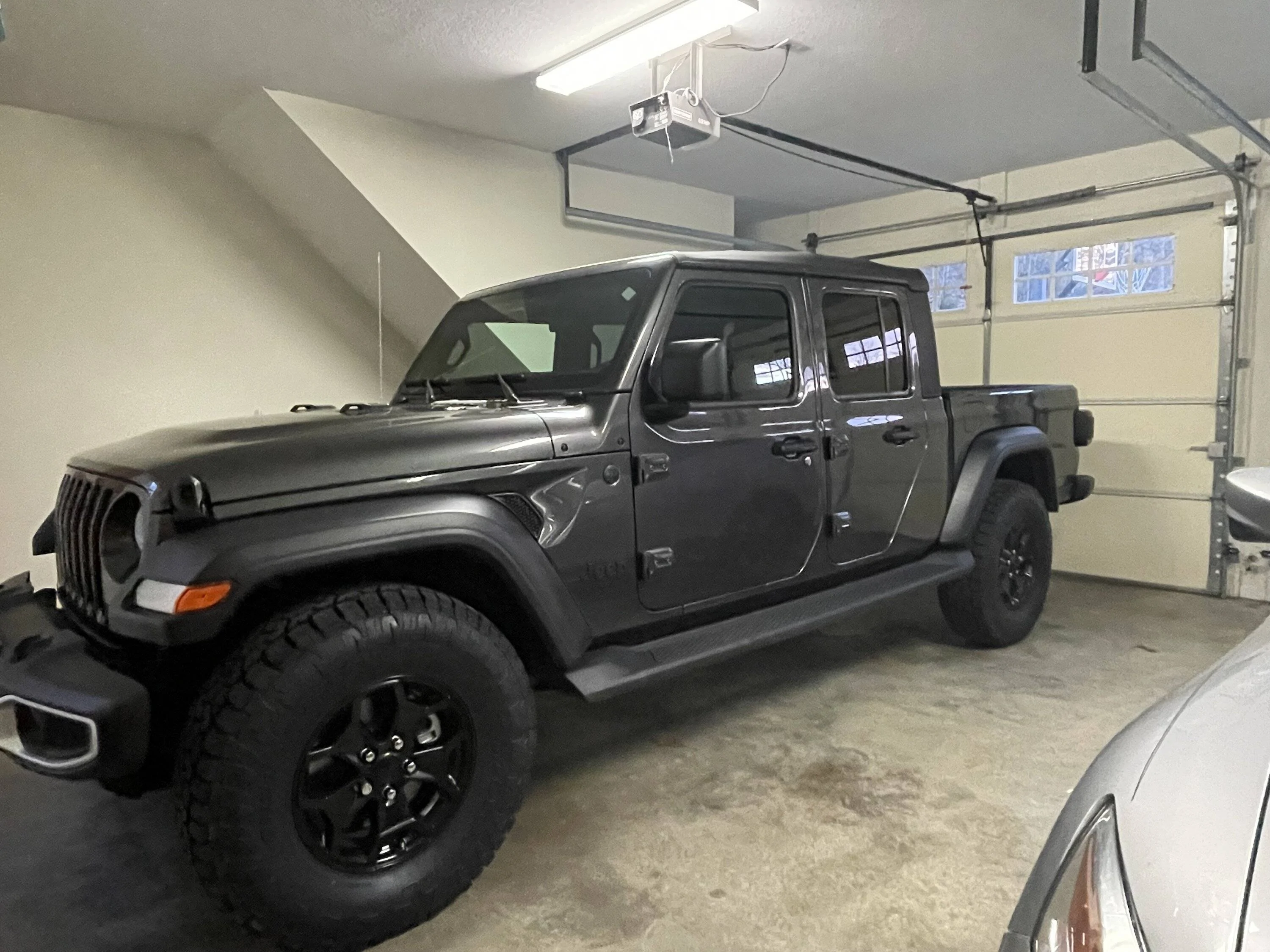Jeep Gladiator Stock sport with 35x11.5x17 IMG_3762