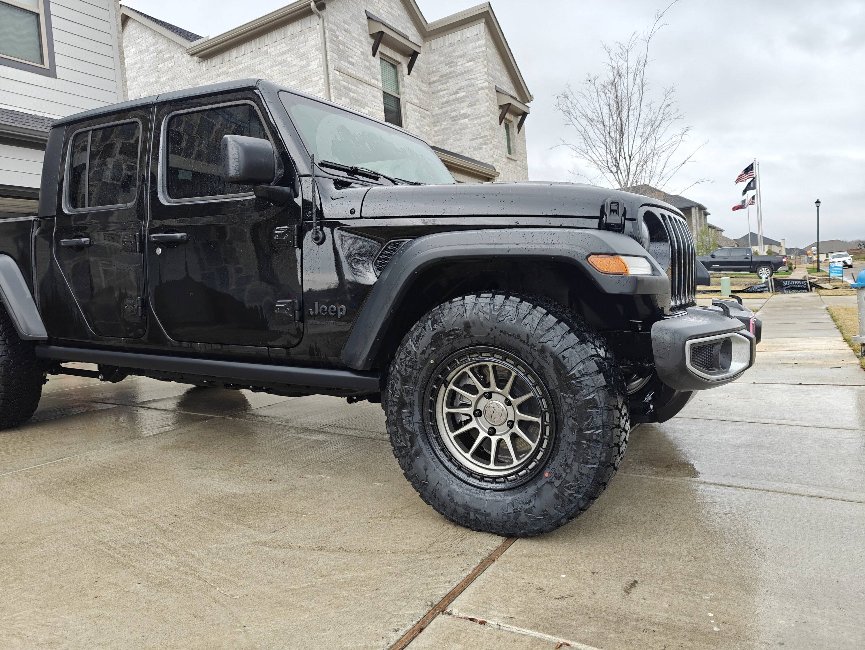 Jeep Gladiator Fifteen52 Range HD _ Magnesium Grey w/ Maxxis Razr ATs IMG20231223145844